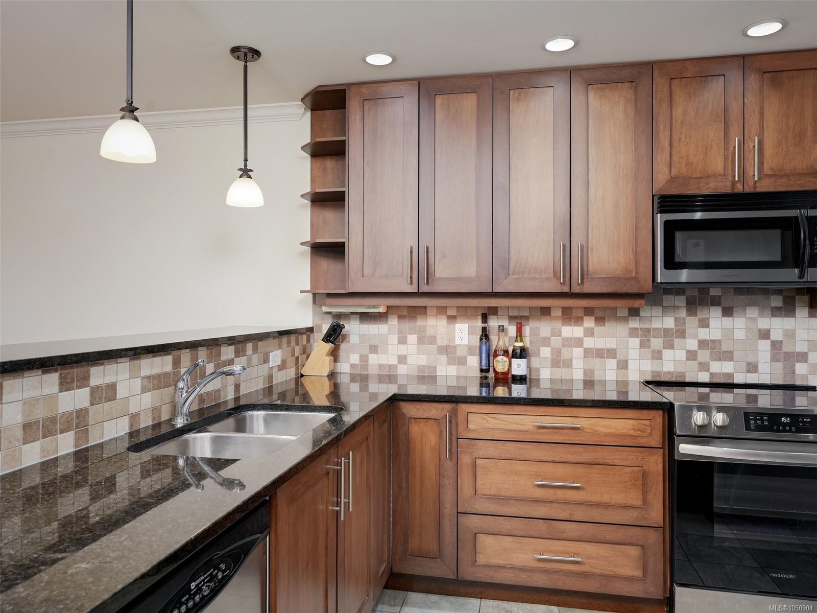 308-537 Heatherdale Lane — listing photo 9 of 36