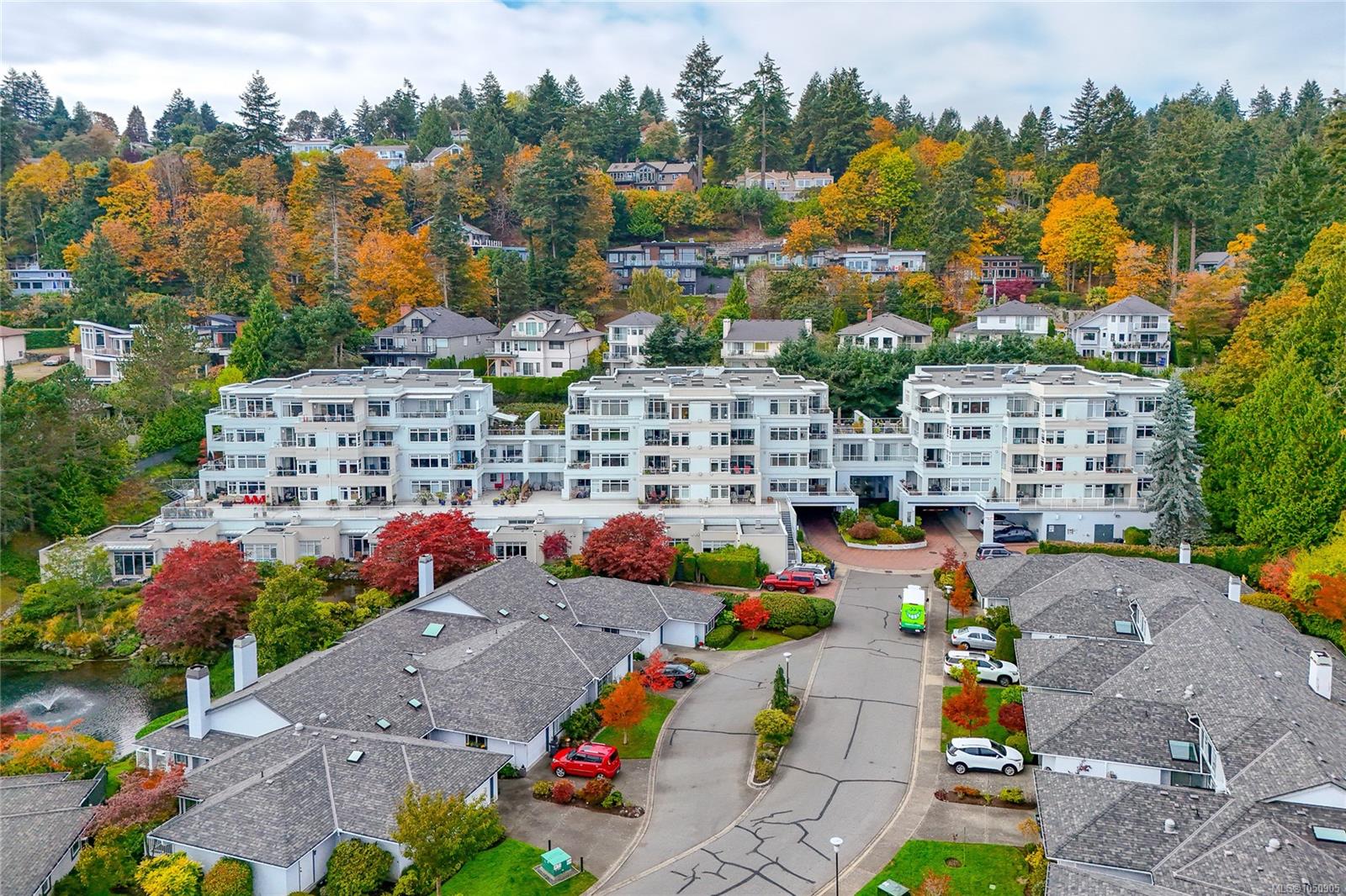 501-5110 Cordova Bay Rd — listing photo 2 of 53
