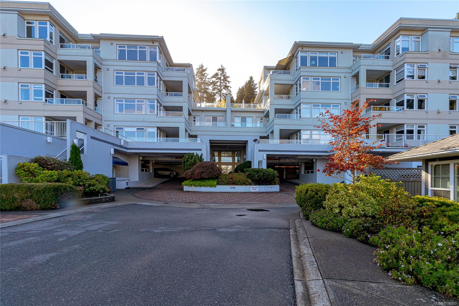501-5110 Cordova Bay Rd — listing photo 4 of 53