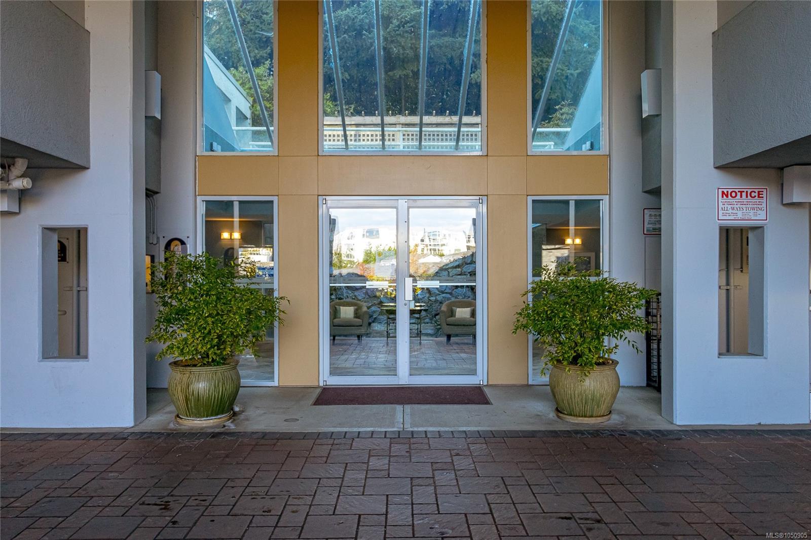 501-5110 Cordova Bay Rd — listing photo 5 of 53