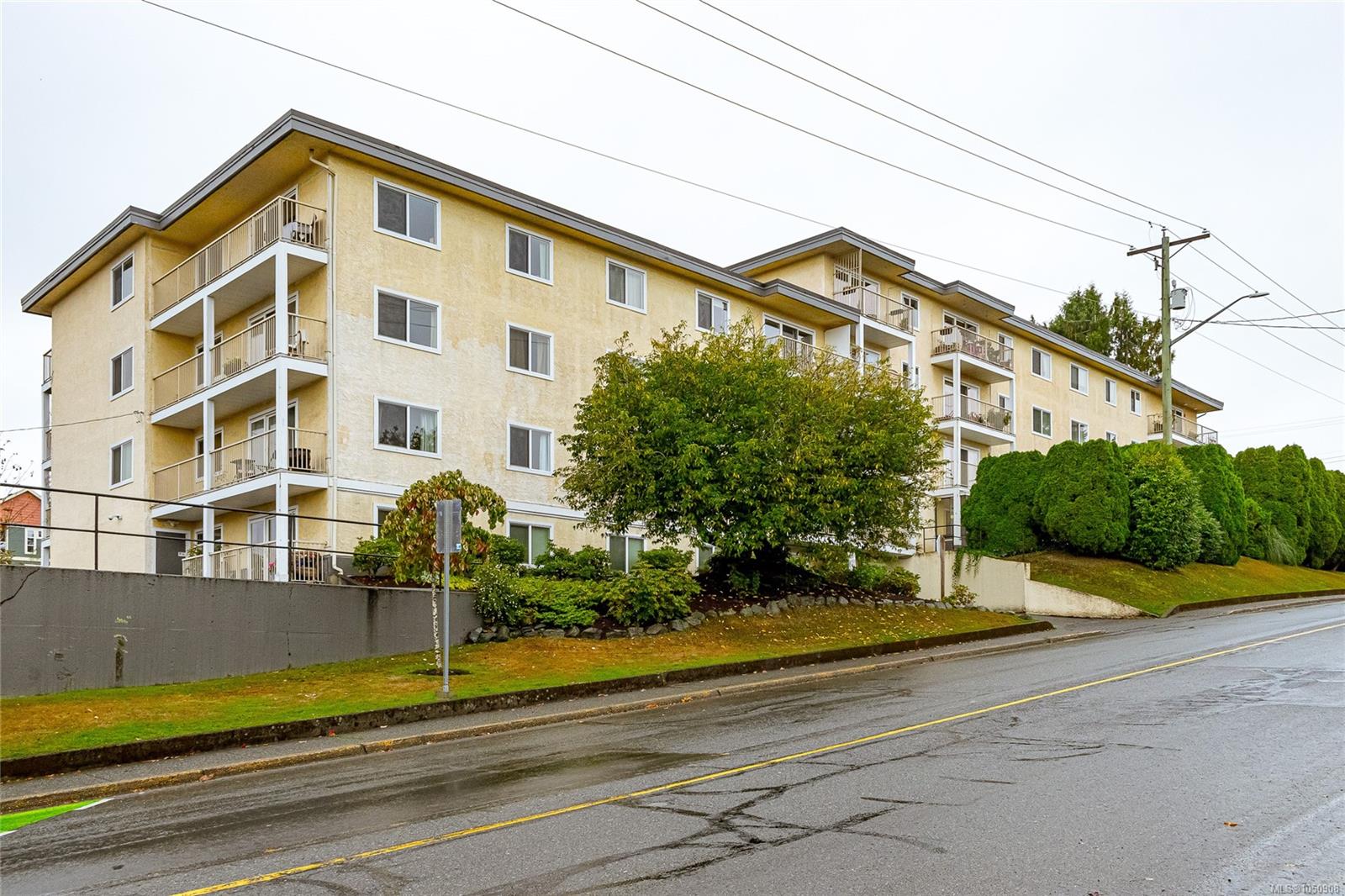 207-380 Brae Rd — listing photo 2 of 33
