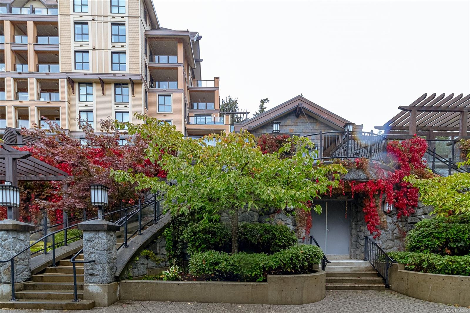 610-1400 Lynburne Pl — listing photo 3 of 31
