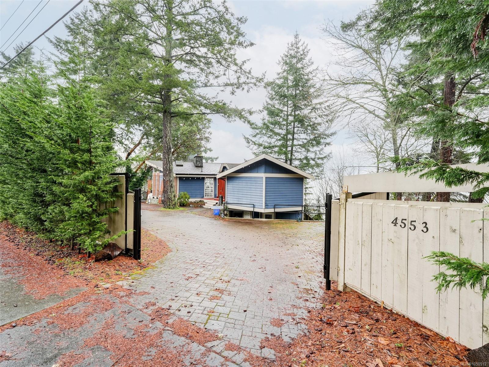 4553 Cordova Bay Rd — listing photo 4 of 41