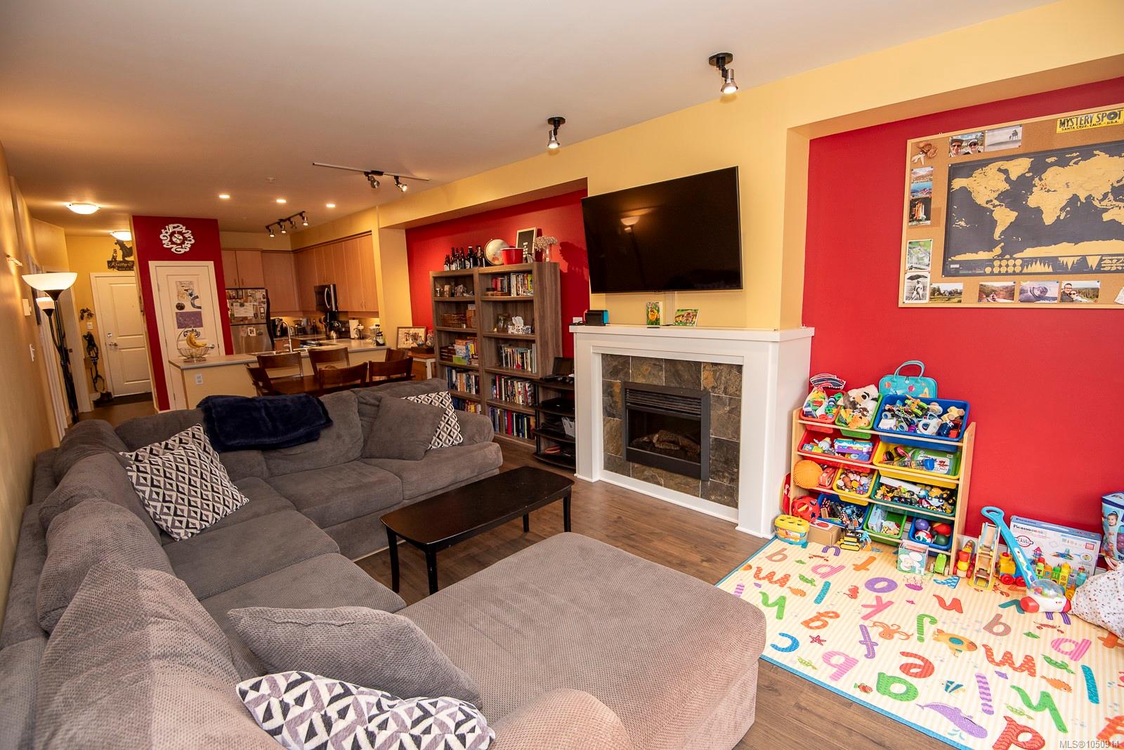 302D-1115 Craigflower Rd — listing photo 8 of 41