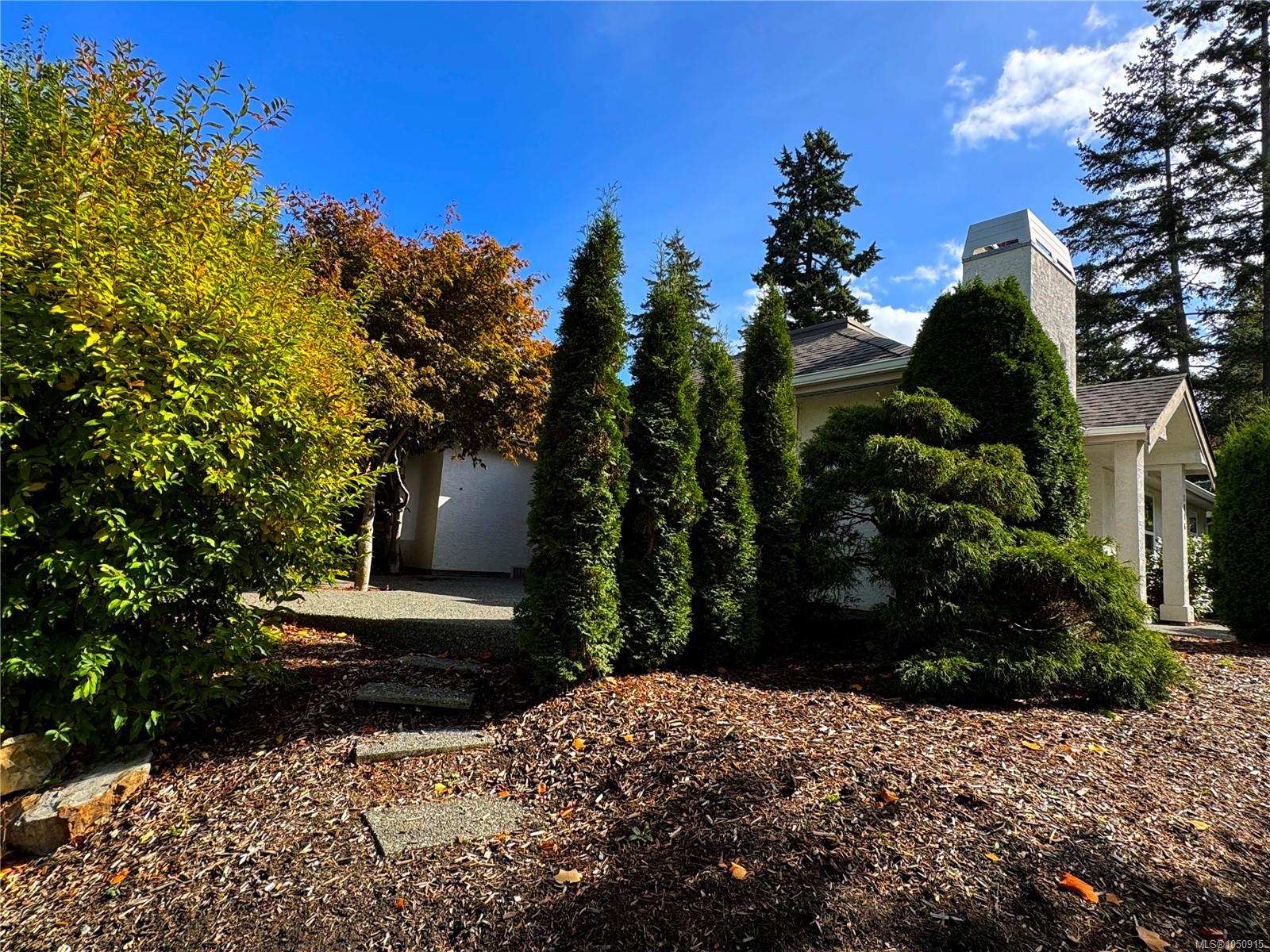 1096 Valewood Trail — listing photo 4 of 46