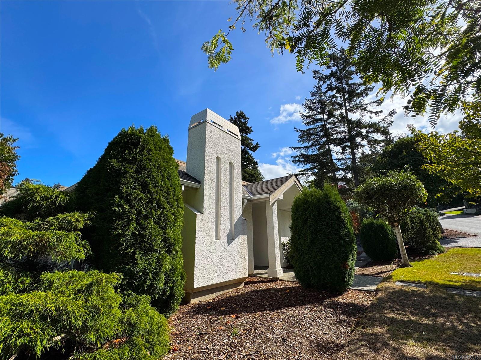 1096 Valewood Trail — listing photo 5 of 46