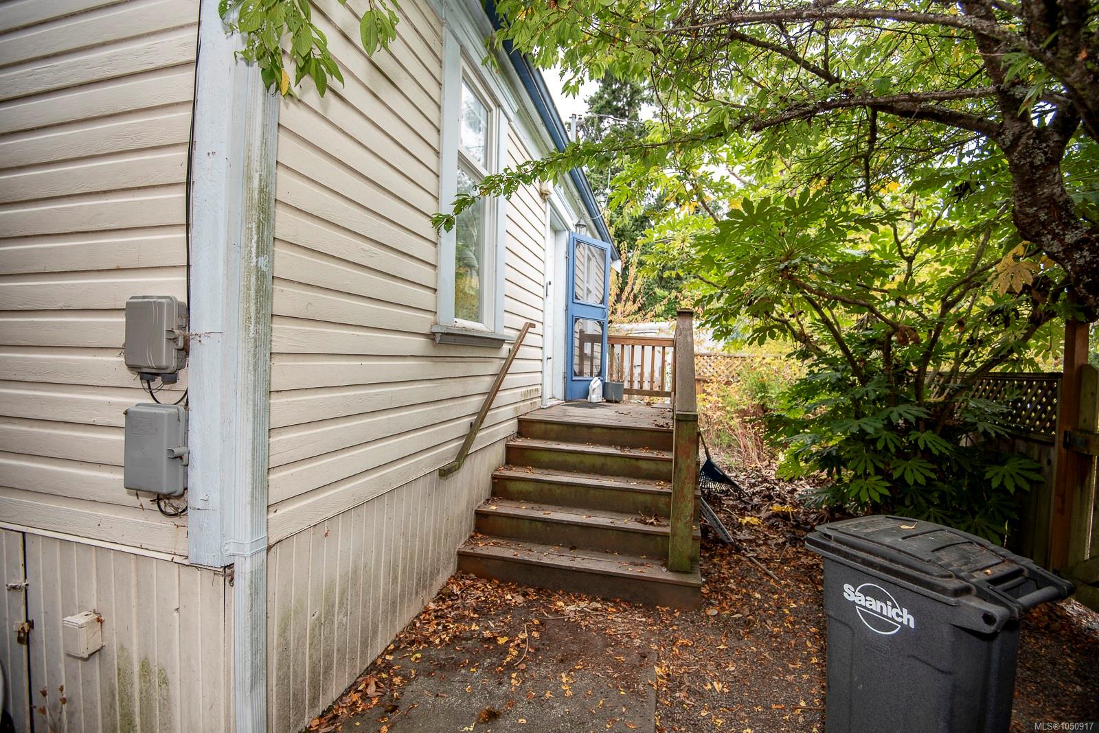 3814 Rowland Ave — listing photo 3 of 38