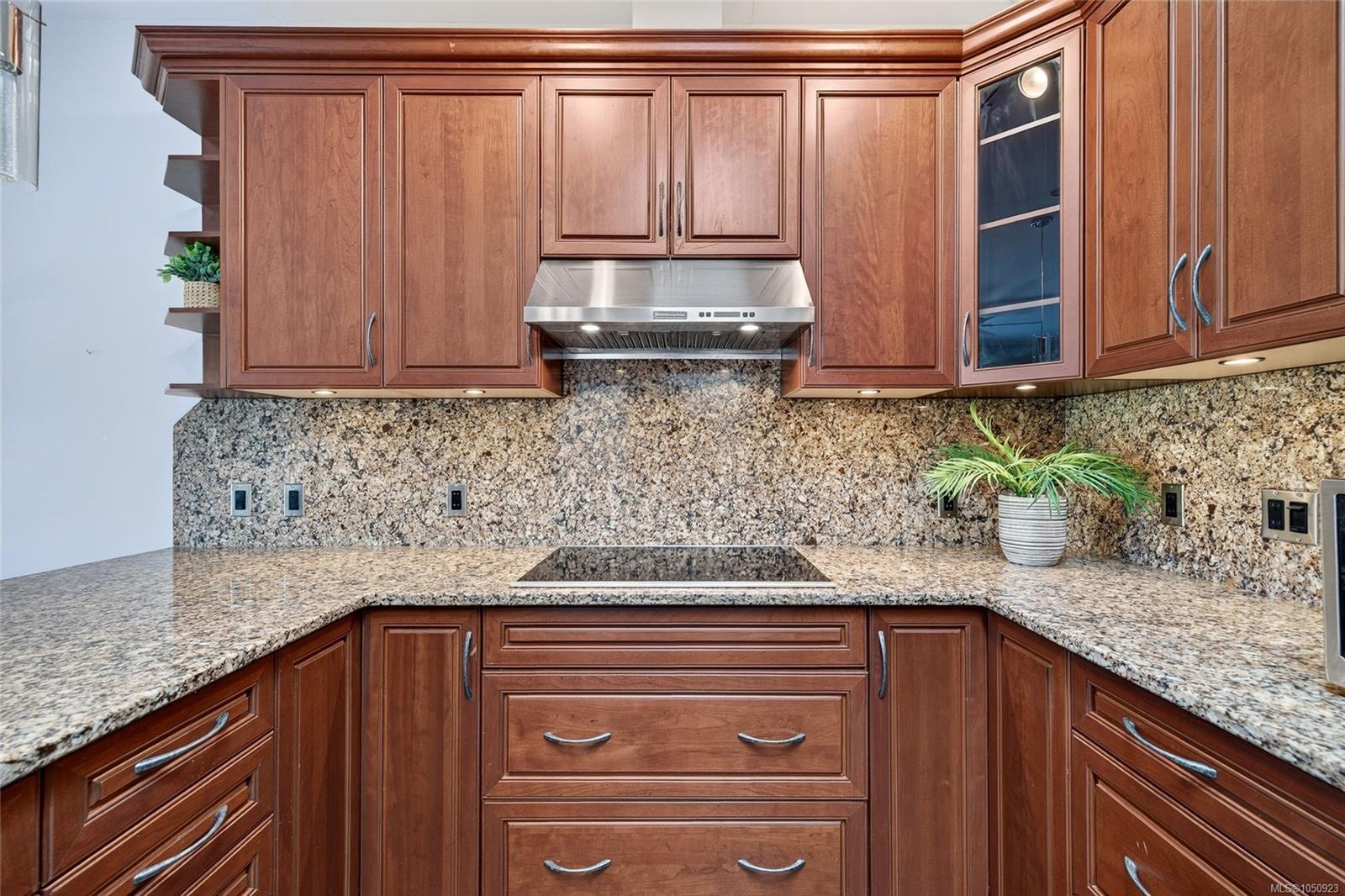 23-4360 Emily Carr Dr — listing photo 14 of 40