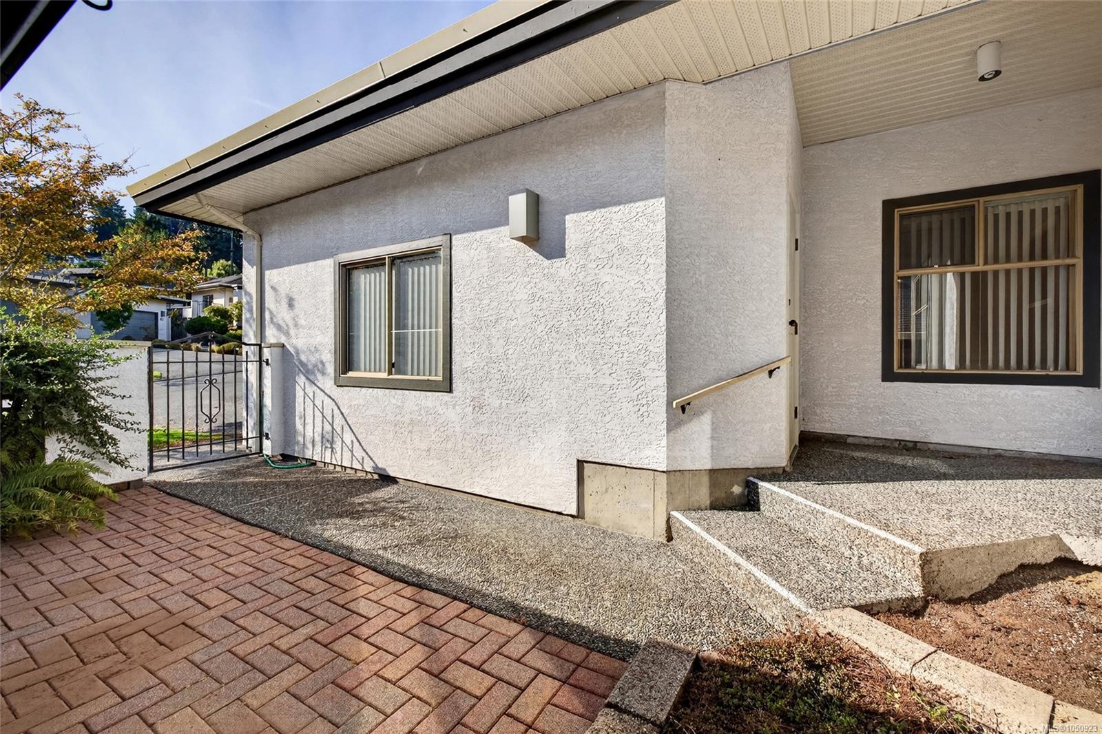 23-4360 Emily Carr Dr — listing photo 4 of 40