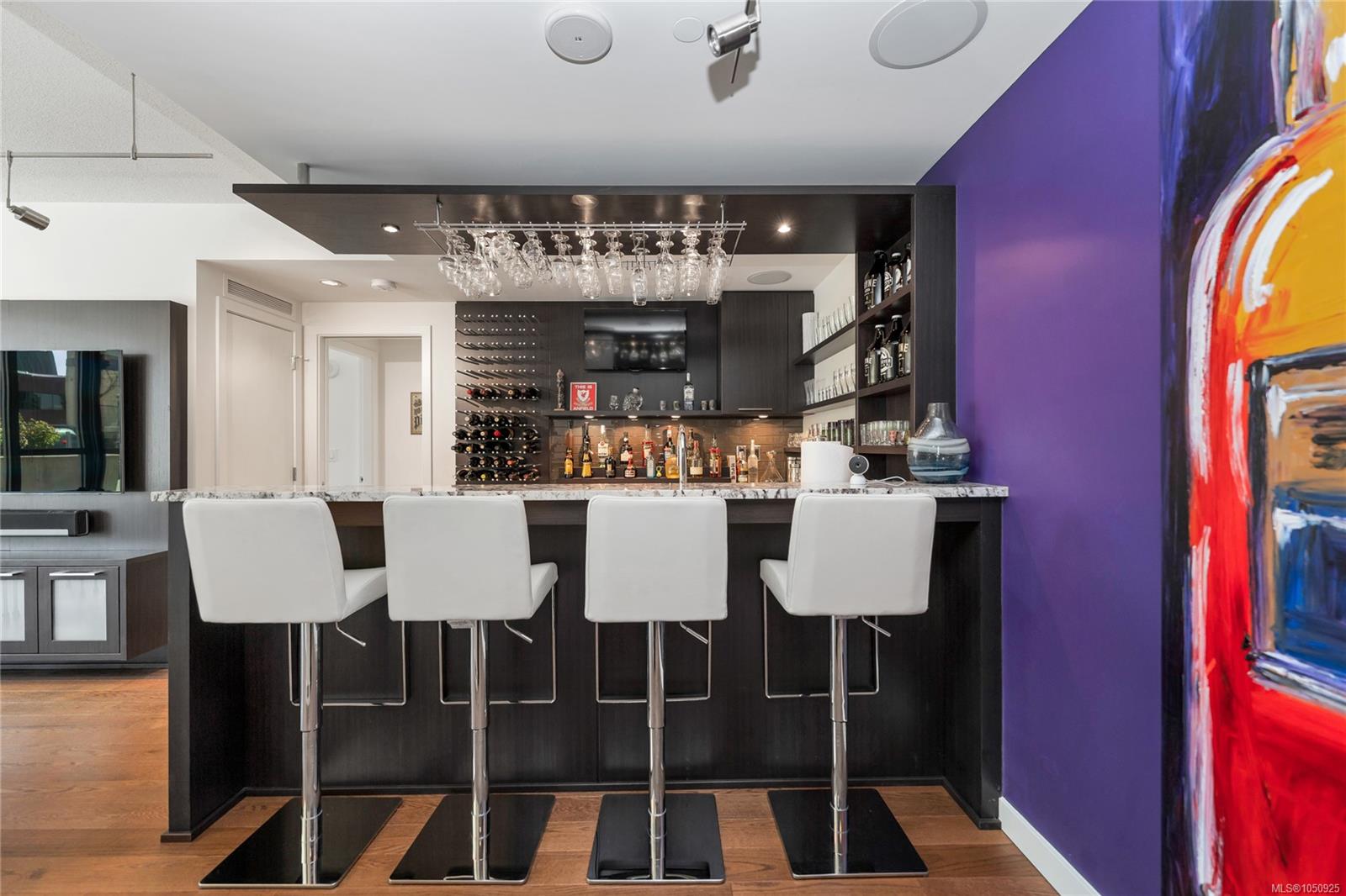 302-608 Broughton St — listing photo 11 of 64