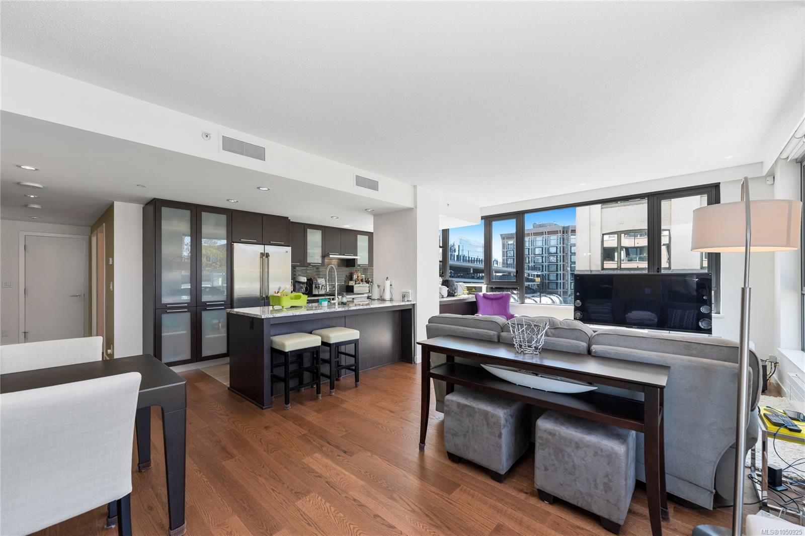 302-608 Broughton St — listing photo 14 of 64
