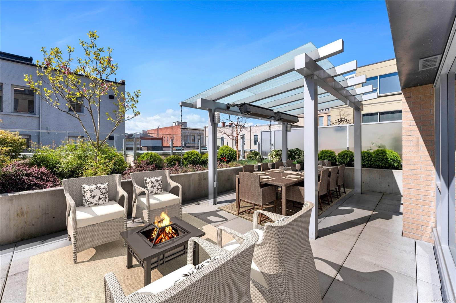 302-608 Broughton St — listing photo 4 of 64