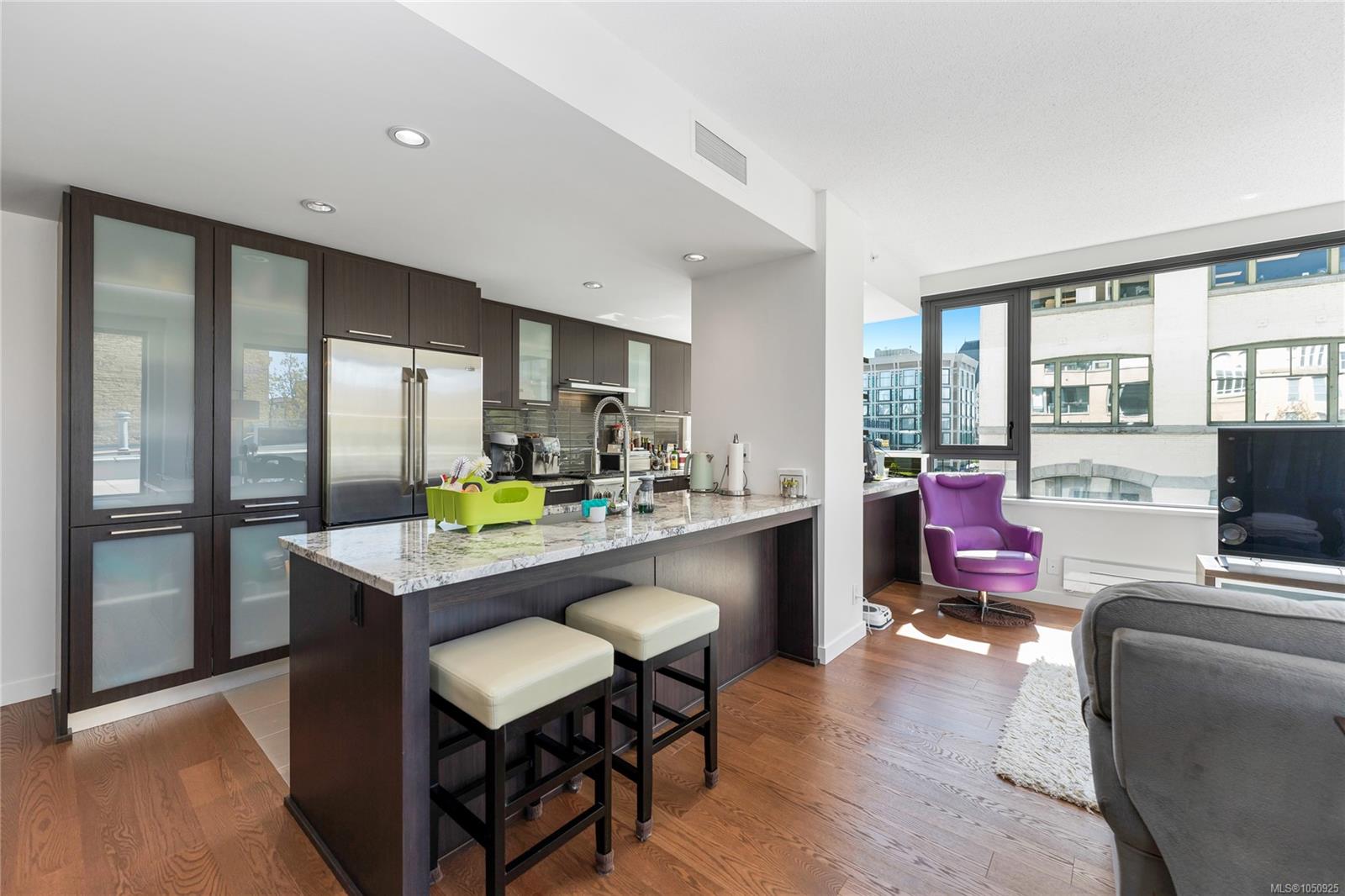 302-608 Broughton St — listing photo 5 of 64