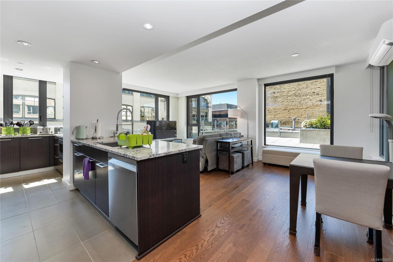 302-608 Broughton St — listing photo 6 of 64