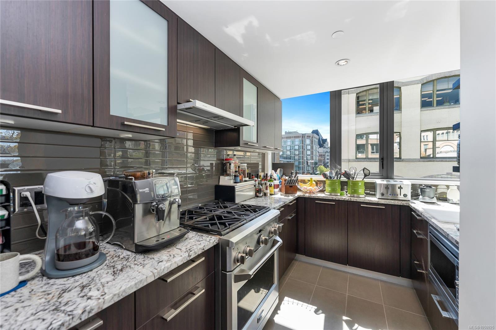 302-608 Broughton St — listing photo 8 of 64