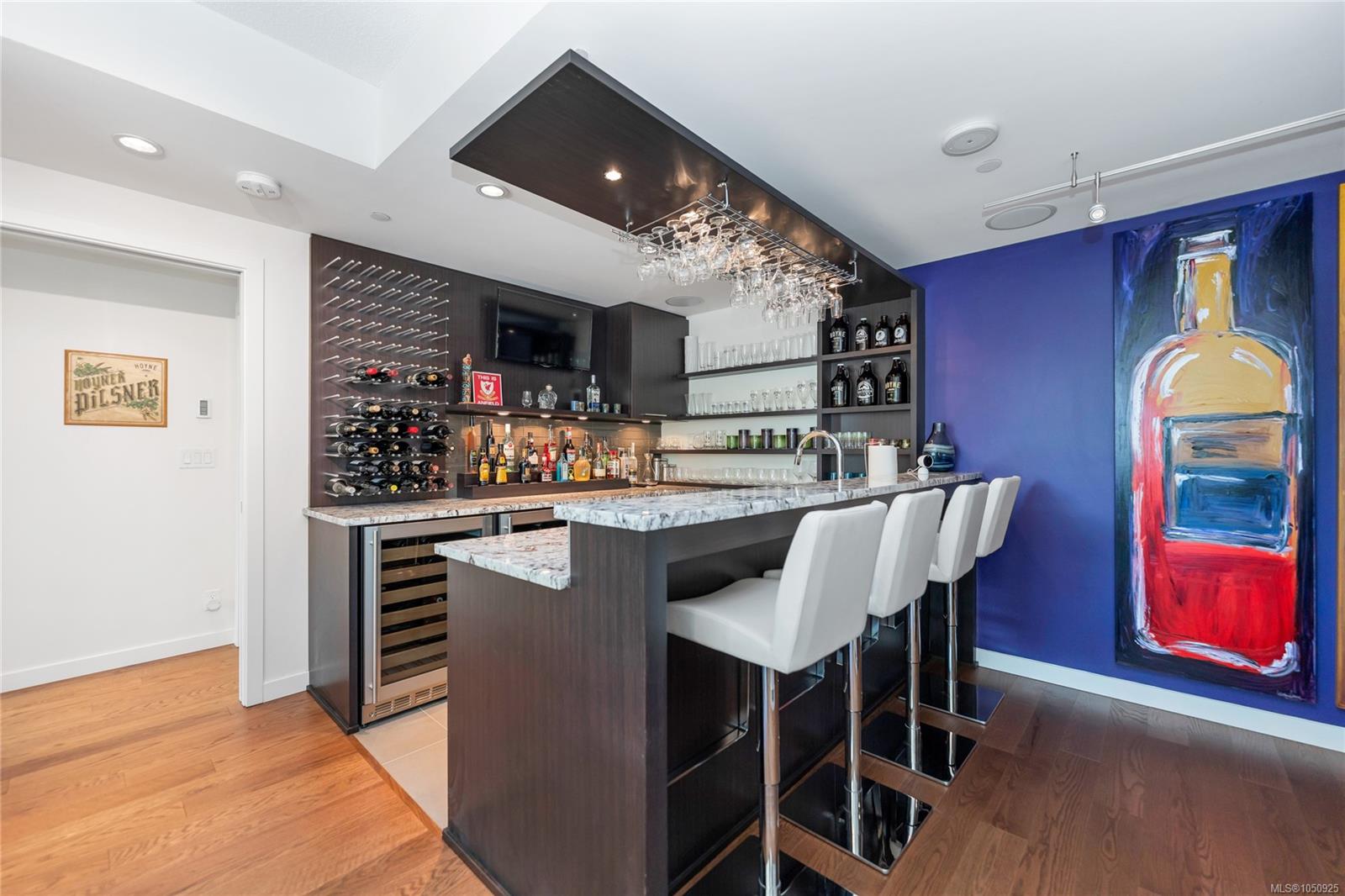 302-608 Broughton St — listing photo 10 of 64