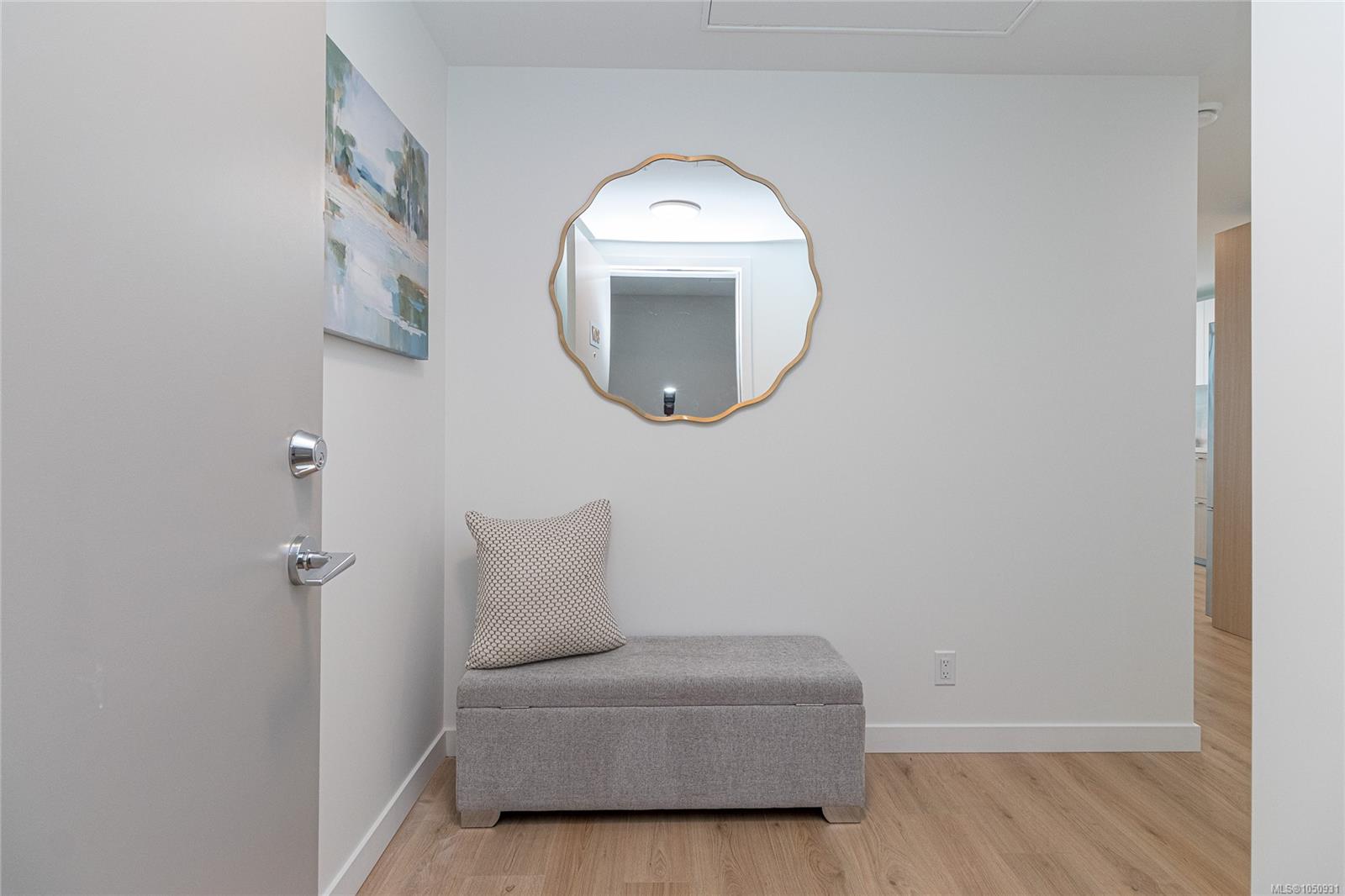 807-899 Esquimalt Rd — listing photo 4 of 37