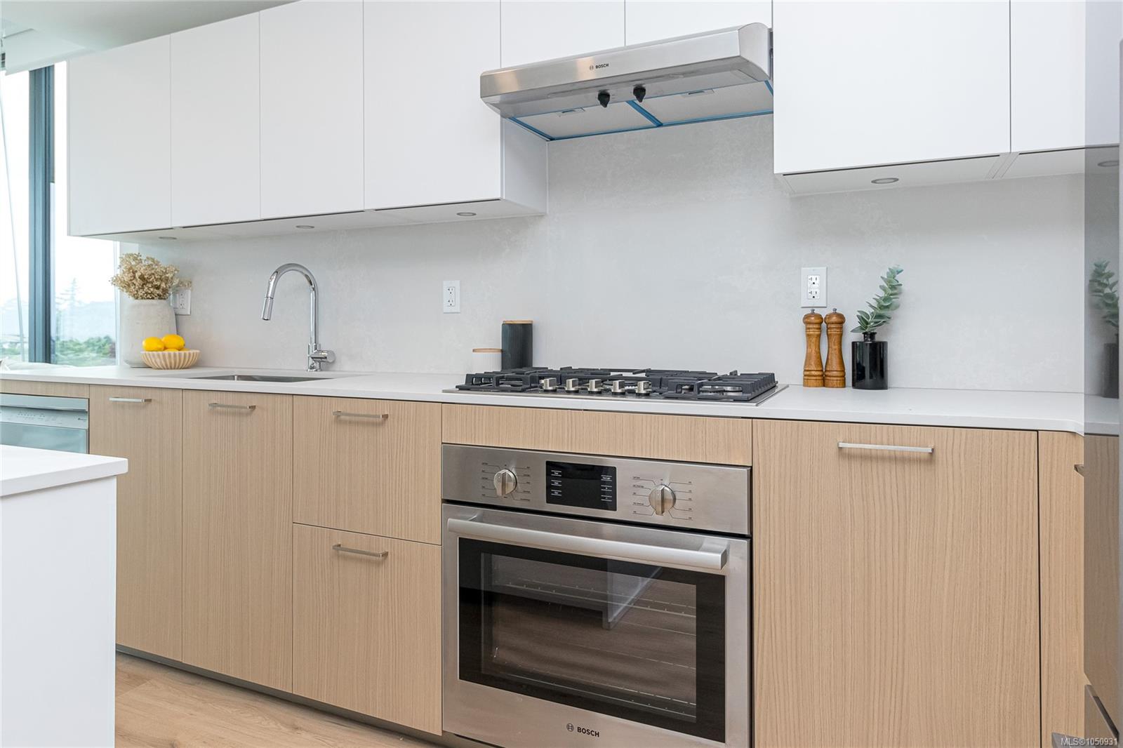 807-899 Esquimalt Rd — listing photo 6 of 37
