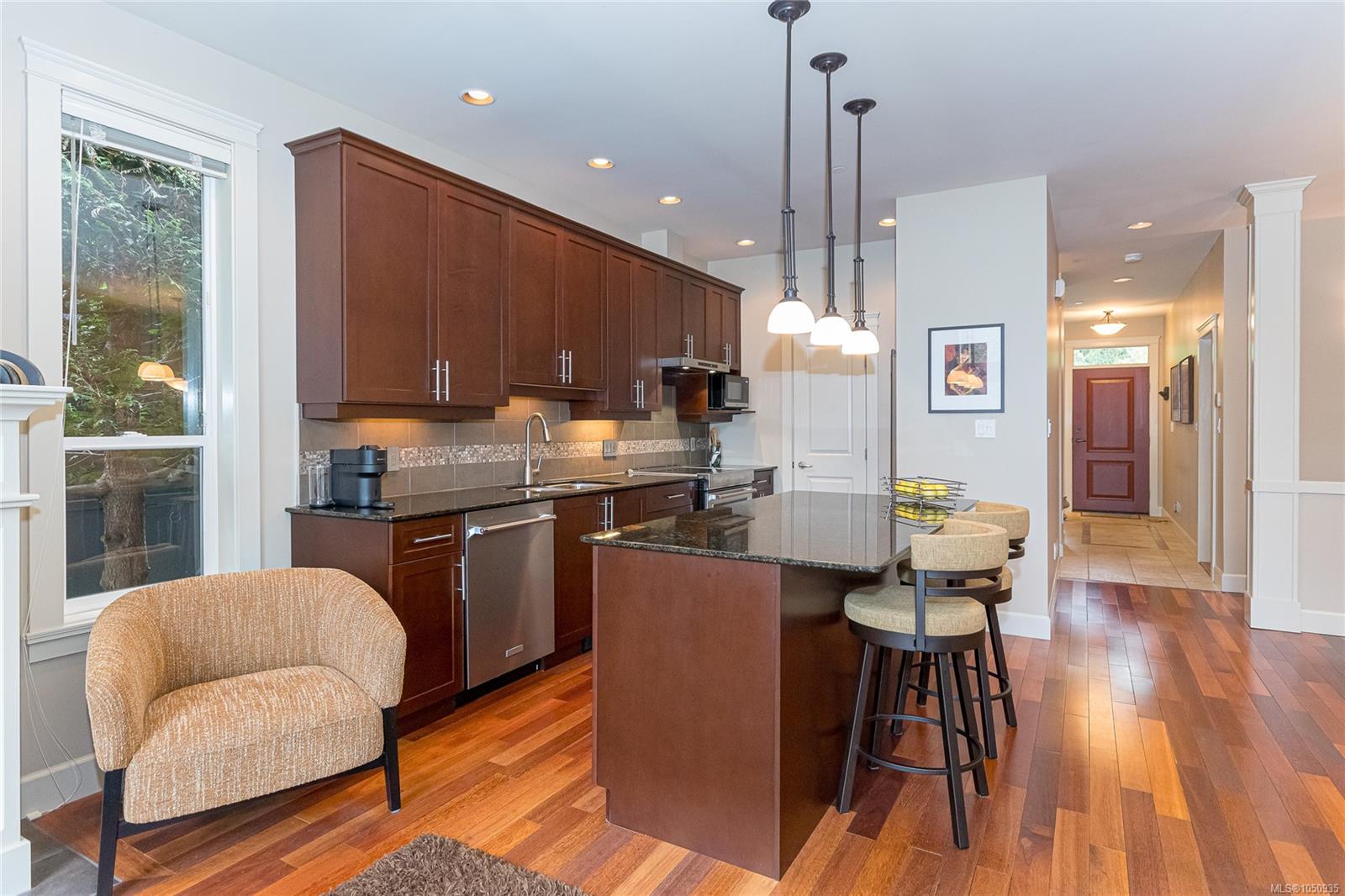 1-551 Bezanton Way — listing photo 12 of 41