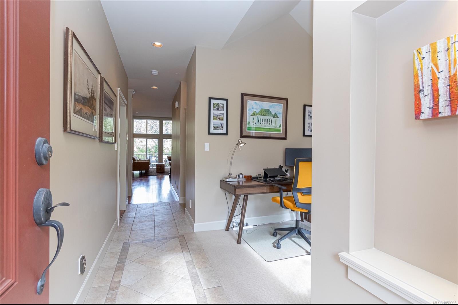 1-551 Bezanton Way photo 4