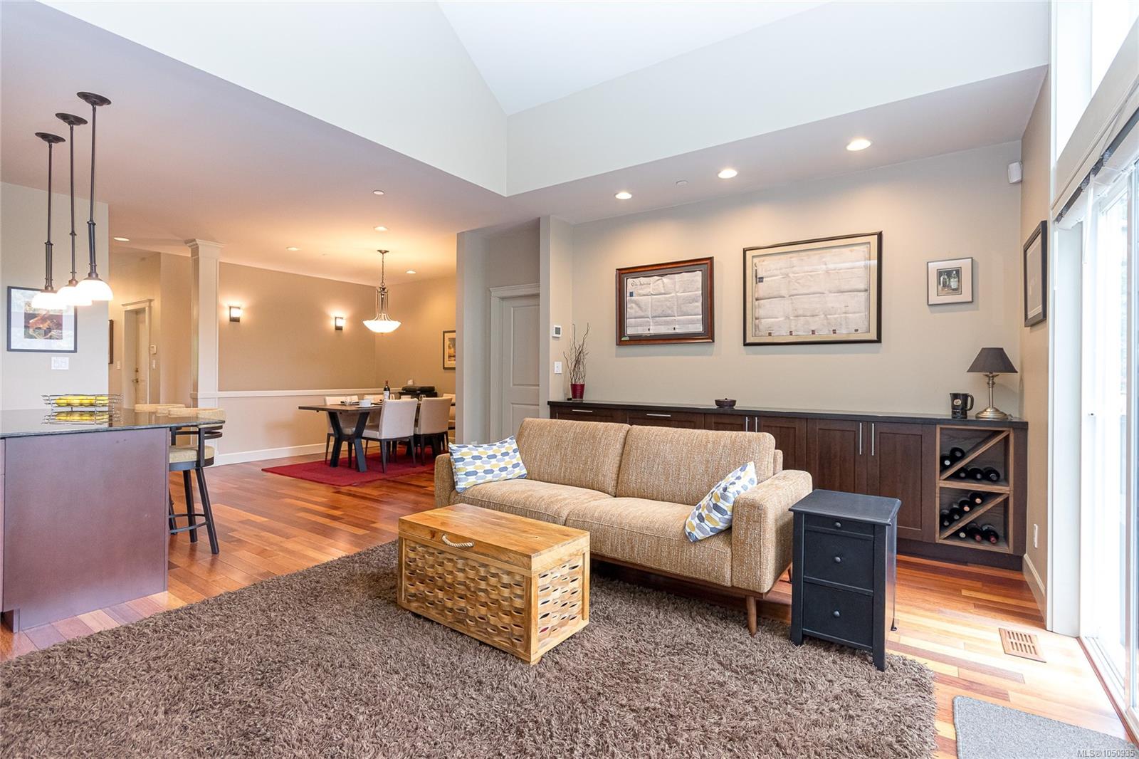 1-551 Bezanton Way photo 7