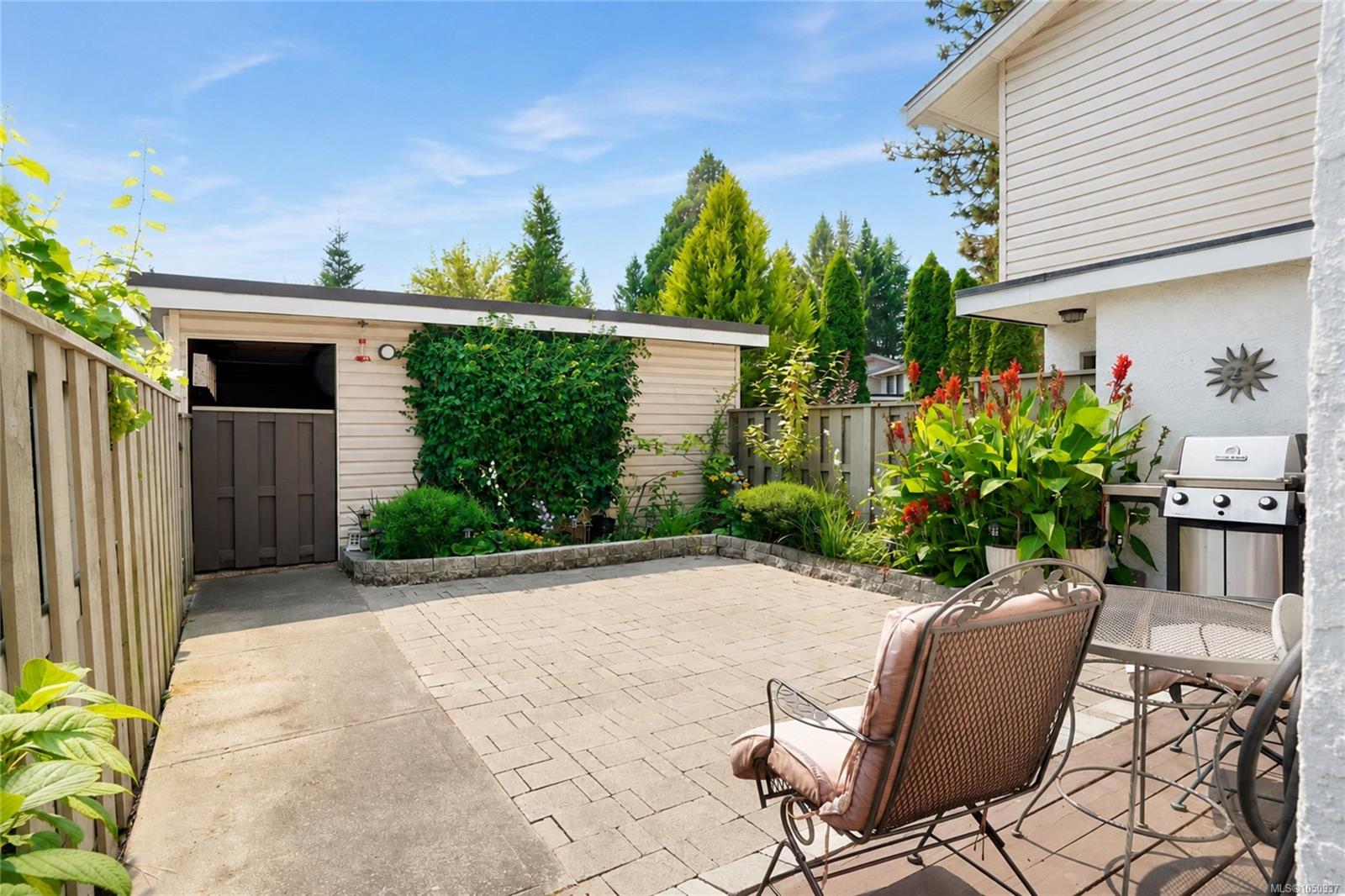 27-610 McKenzie Ave — listing photo 3 of 31