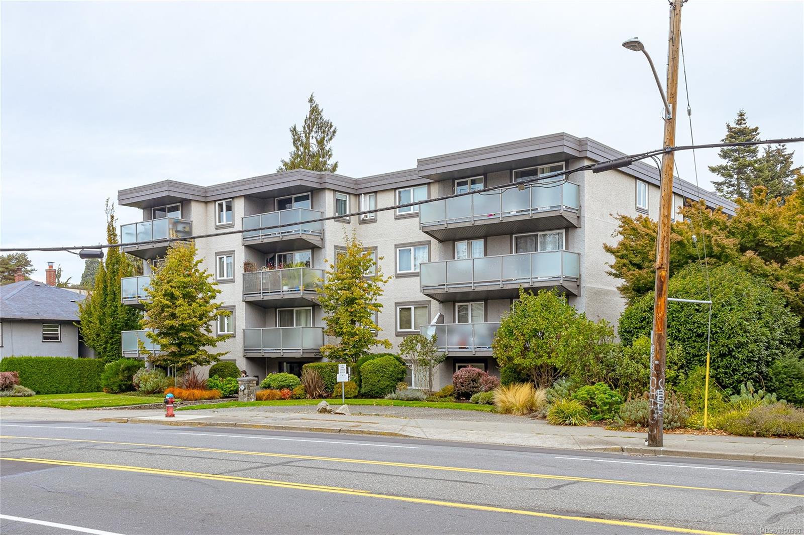 403 1342 Hillside Ave, Victoria