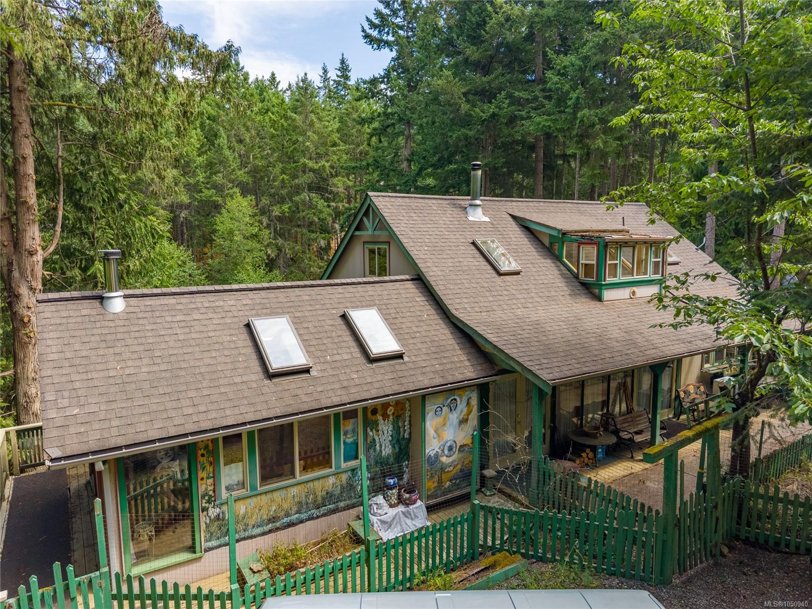 3706 Starboard Cres — listing photo 2 of 40