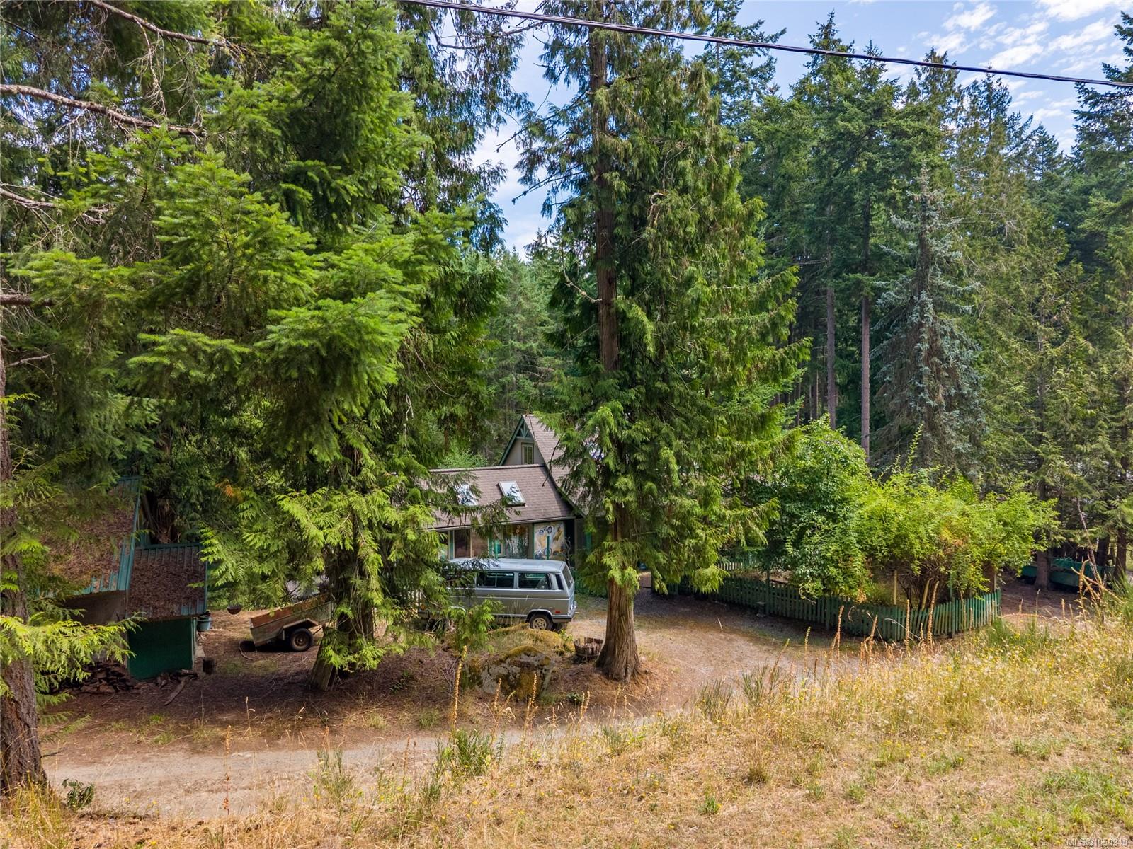 3706 Starboard Cres — listing photo 3 of 40