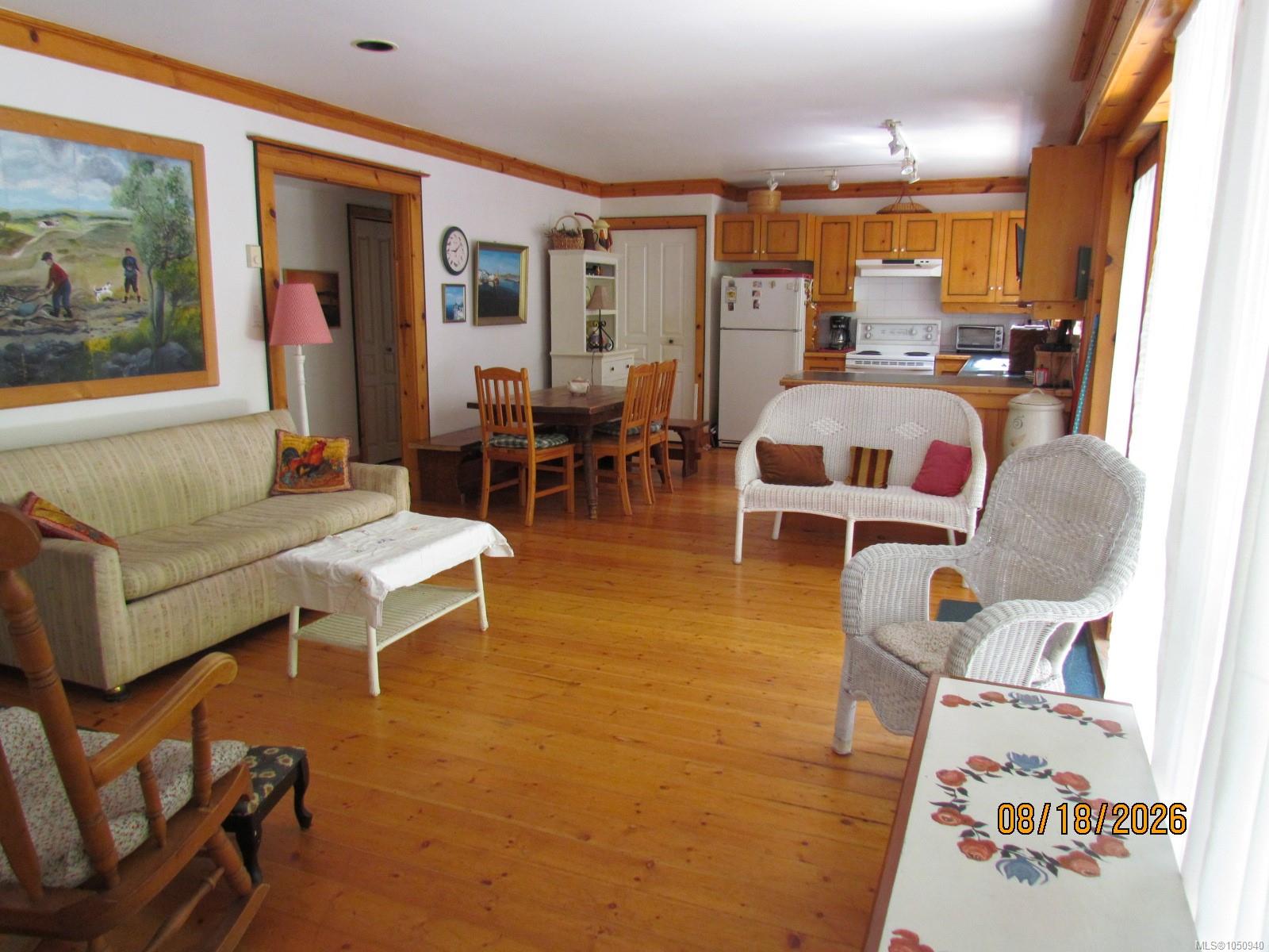 3706 Starboard Cres — listing photo 7 of 40