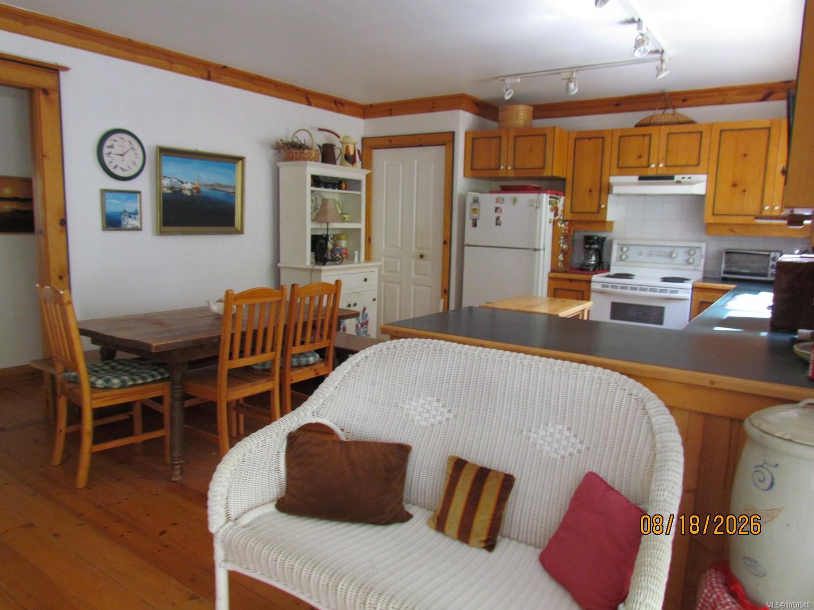 3706 Starboard Cres — listing photo 8 of 40