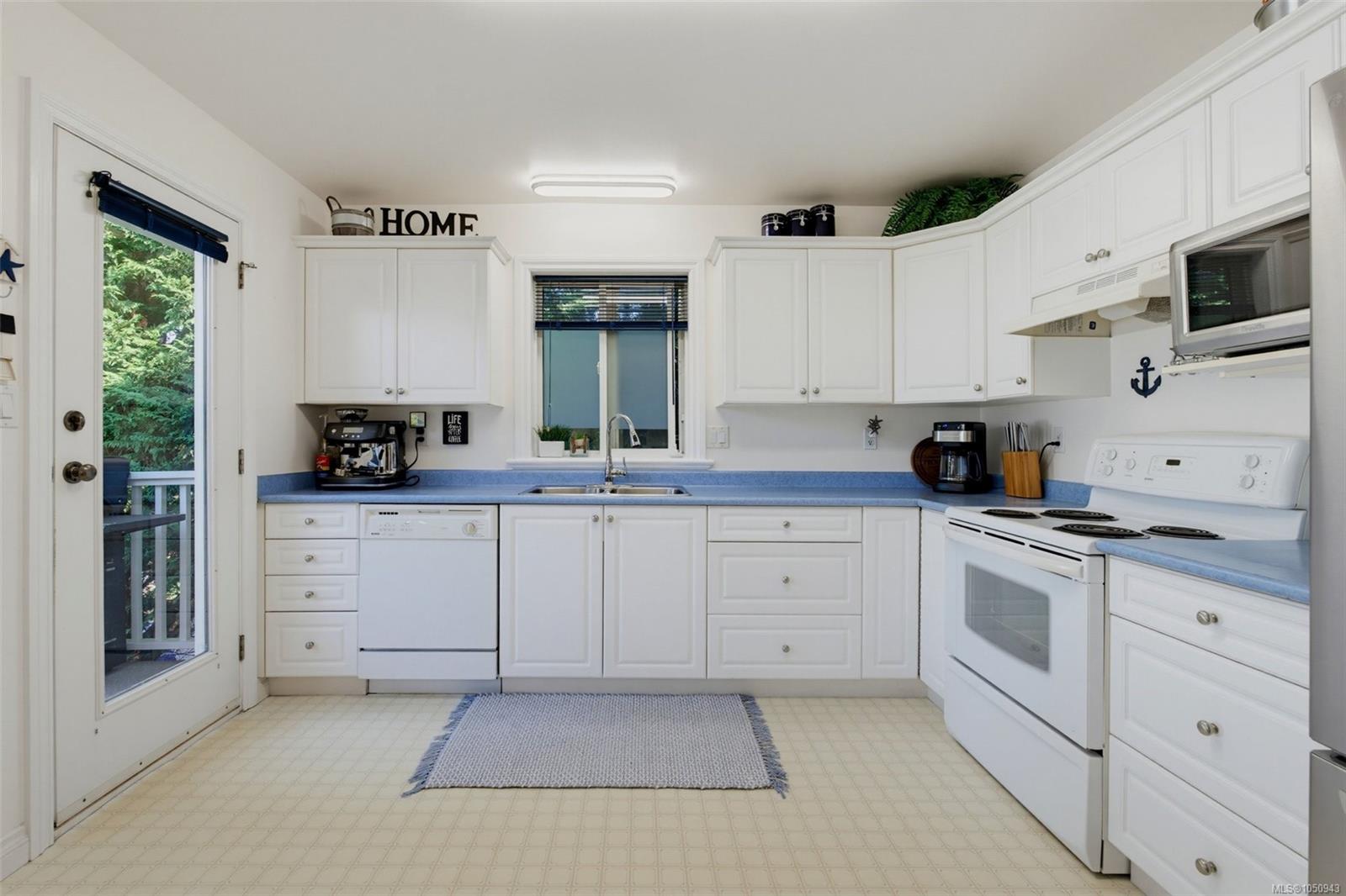 2244 Malaview Ave — listing photo 14 of 44