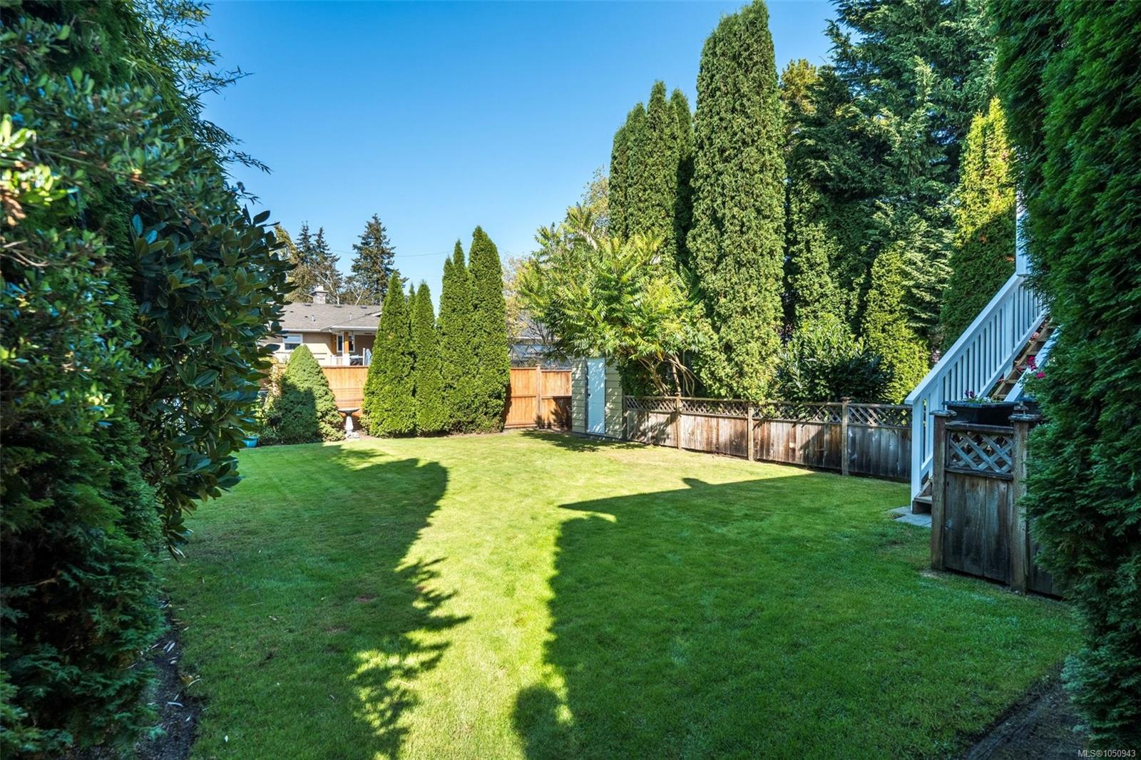2244 Malaview Ave — listing photo 3 of 44