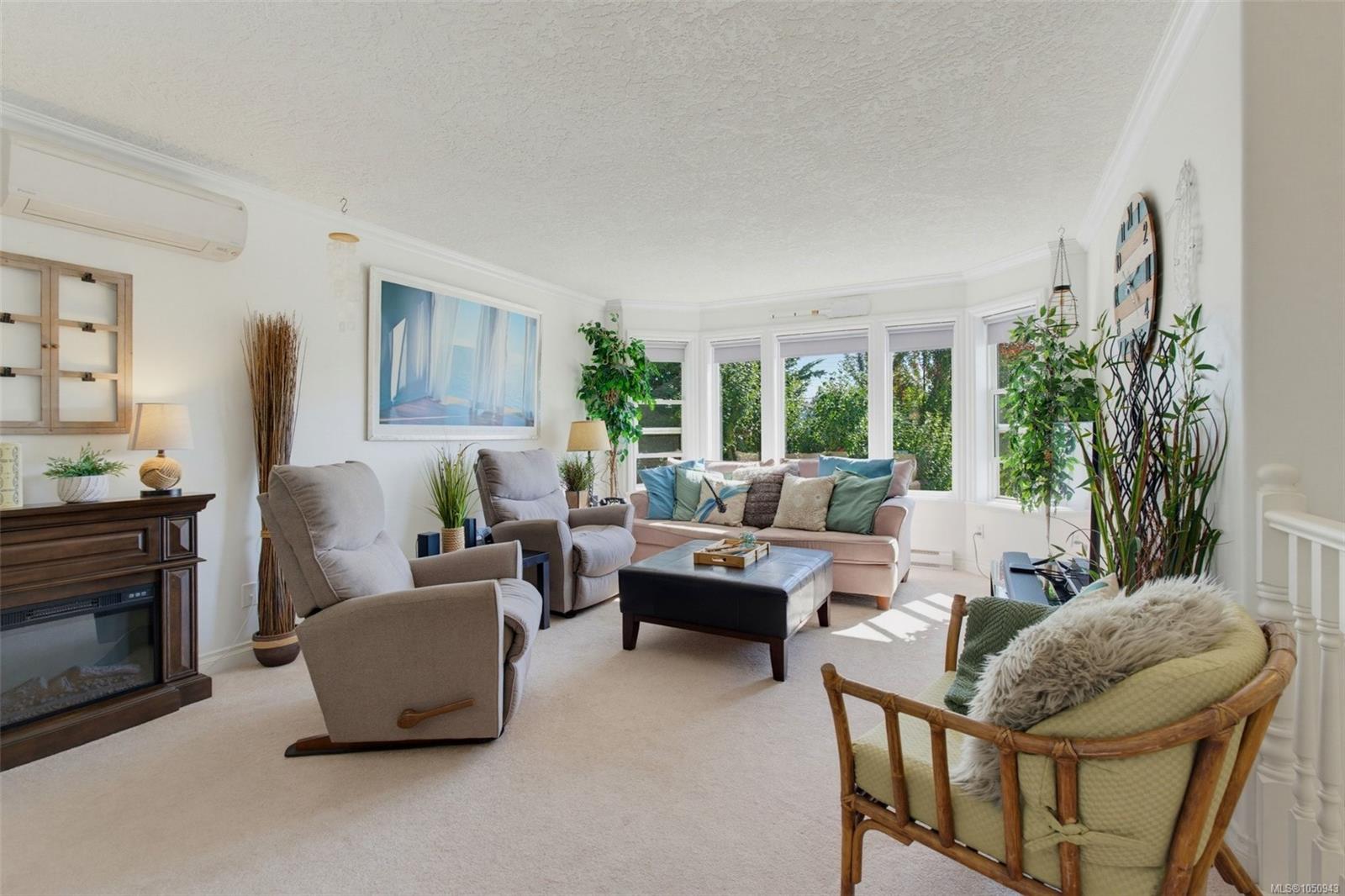 2244 Malaview Ave — listing photo 10 of 44
