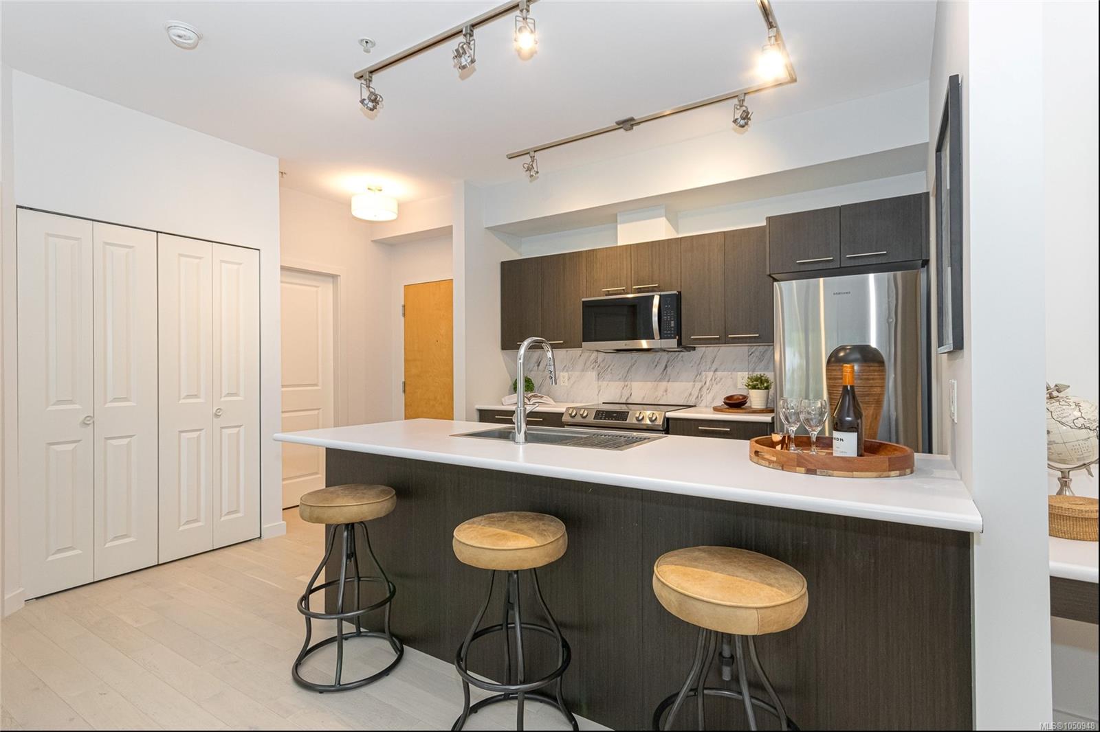 216-1550 Church Ave — listing photo 8 of 29