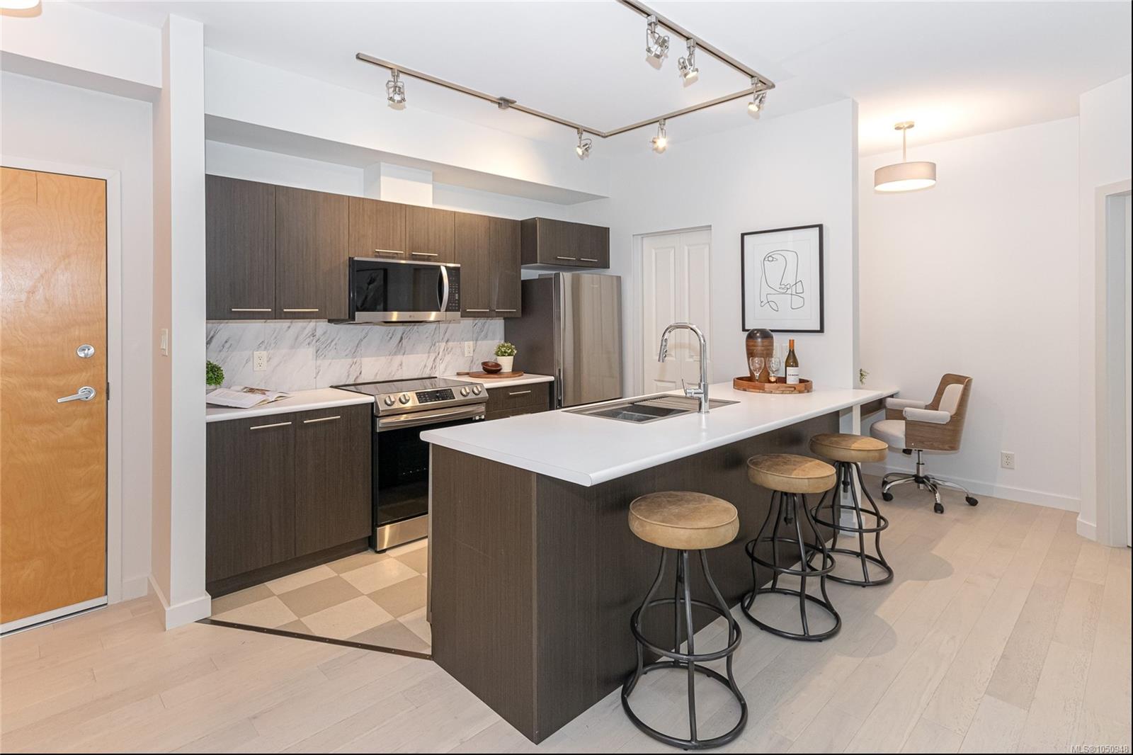 216-1550 Church Ave — listing photo 9 of 29