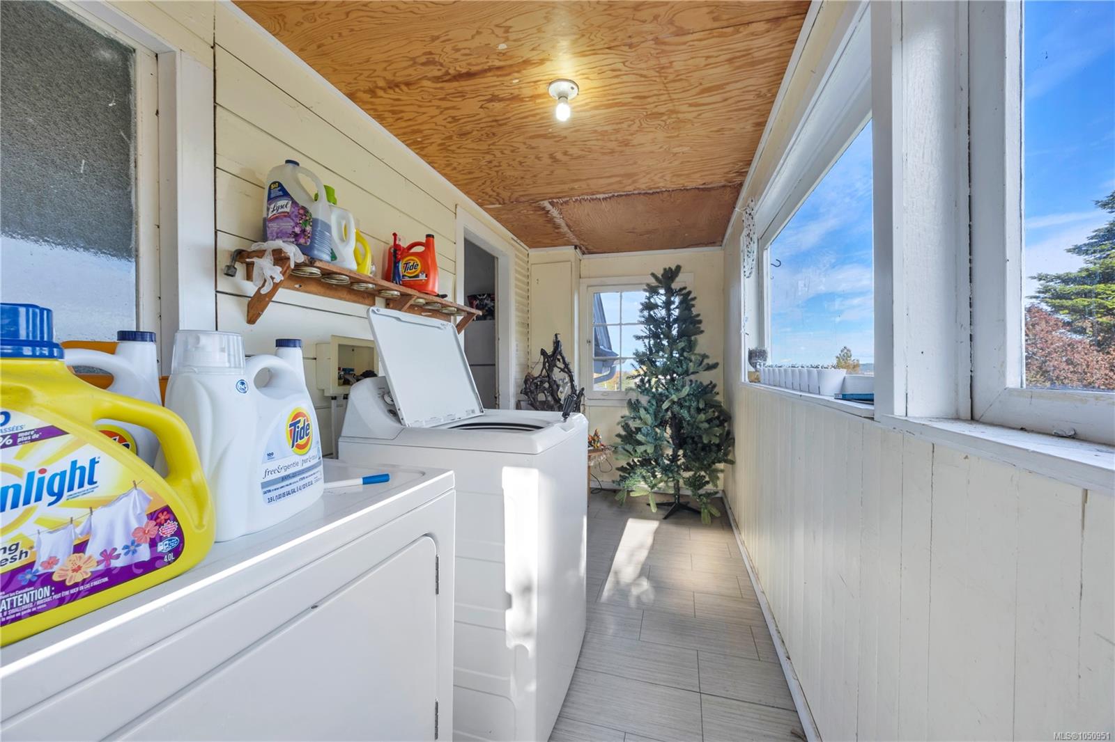 695 Franklyn St — listing photo 11 of 13