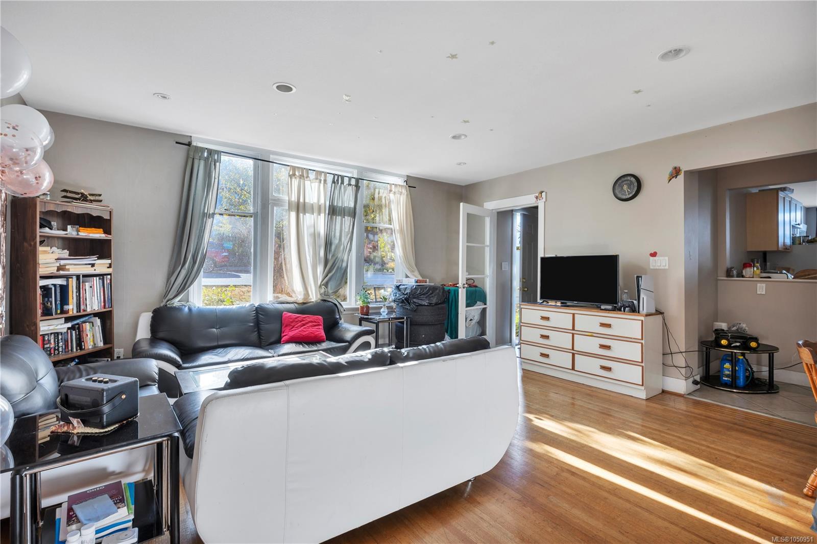 695 Franklyn St — listing photo 7 of 13