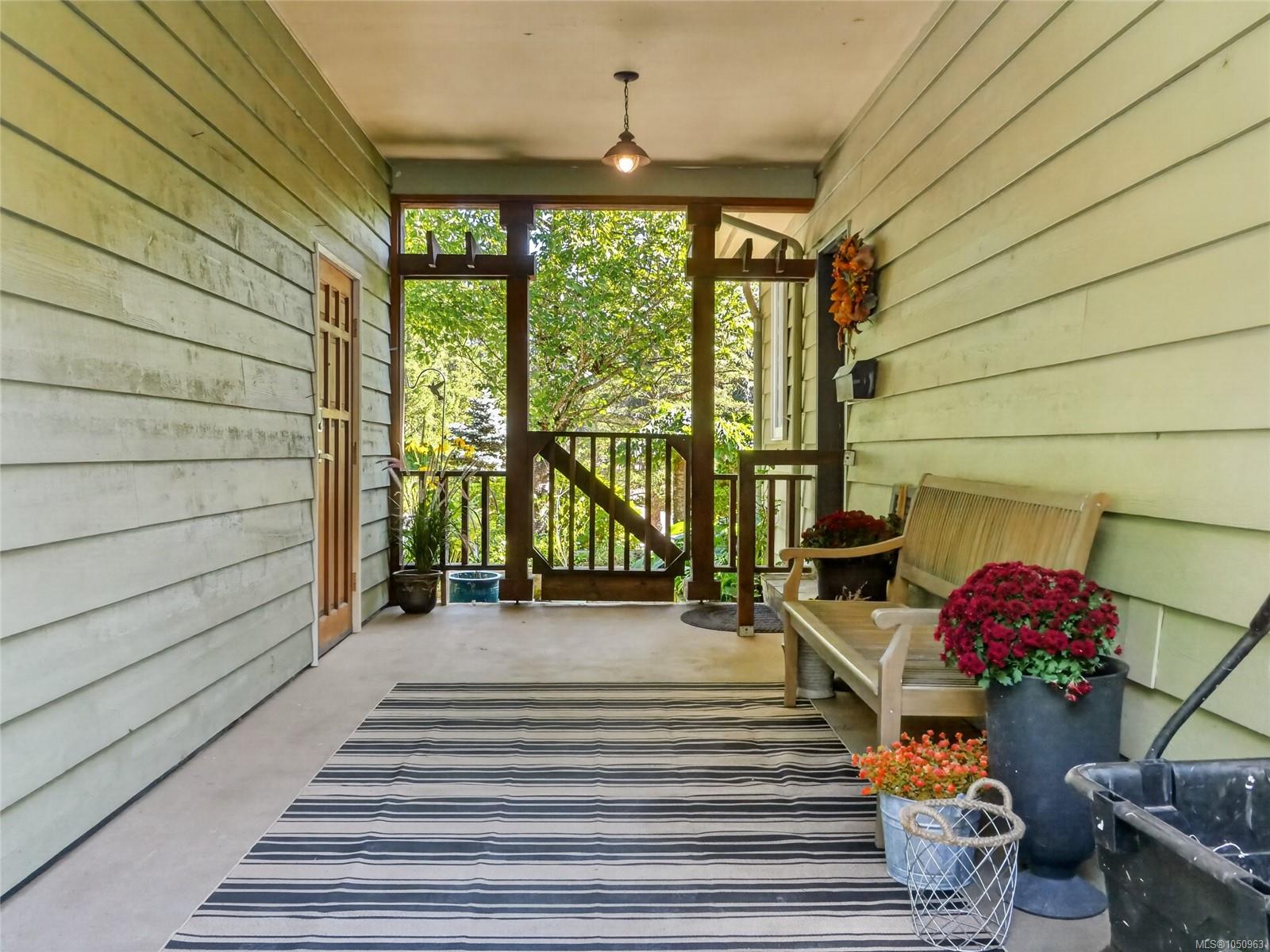 5209 Old West Saanich Rd — listing photo 12 of 72