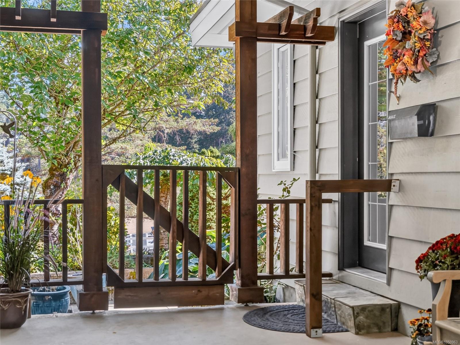 5209 Old West Saanich Rd — listing photo 13 of 72