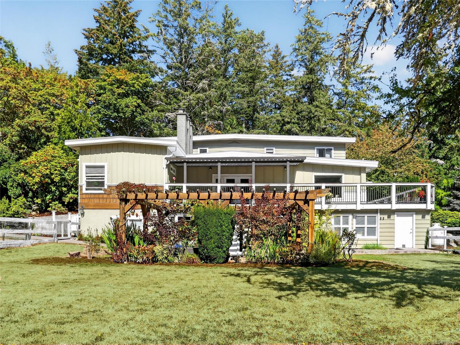 5209 Old West Saanich Rd — listing photo 4 of 72