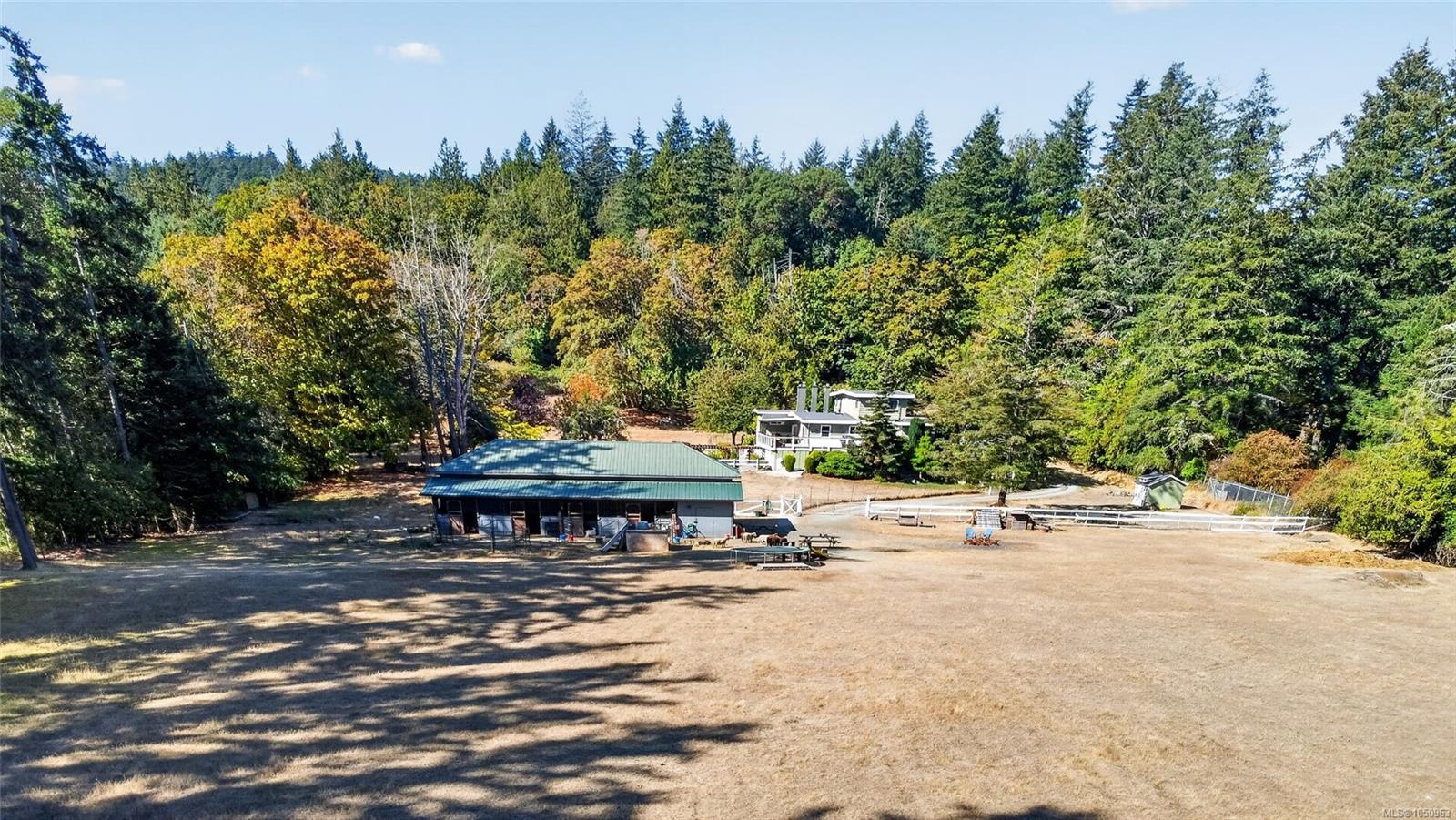 5209 Old West Saanich Rd — listing photo 7 of 72