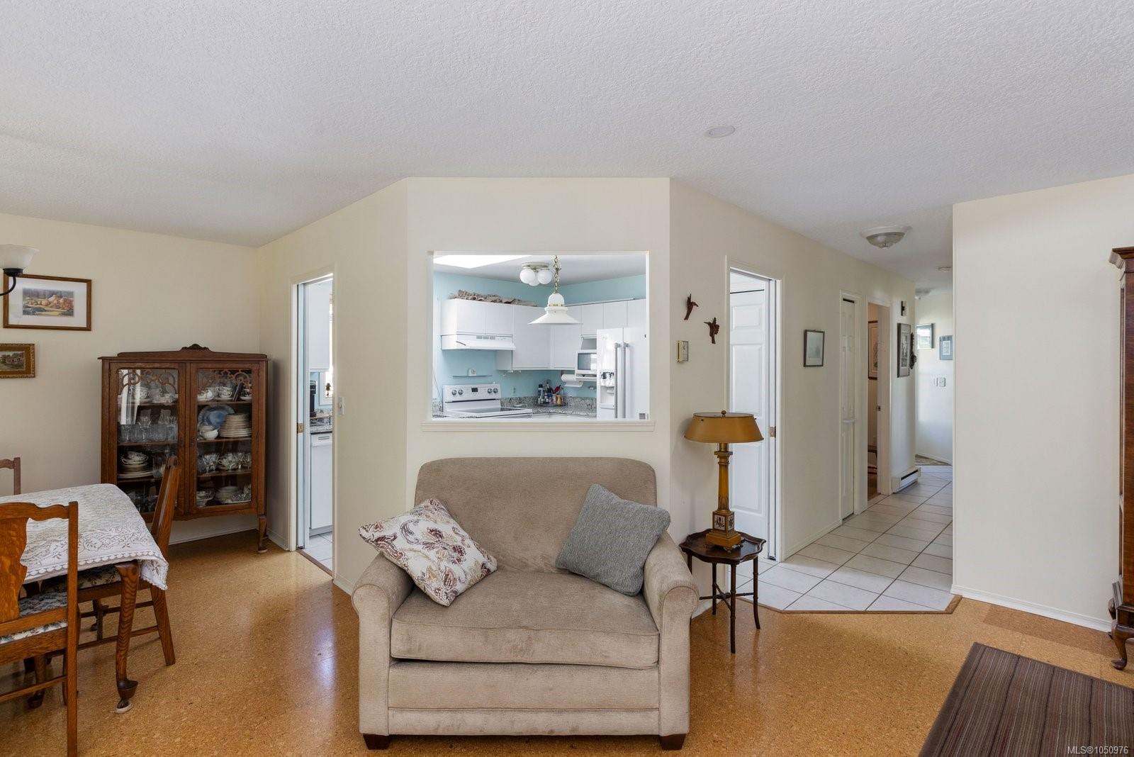 21-5156 Cordova Bay Rd photo 6
