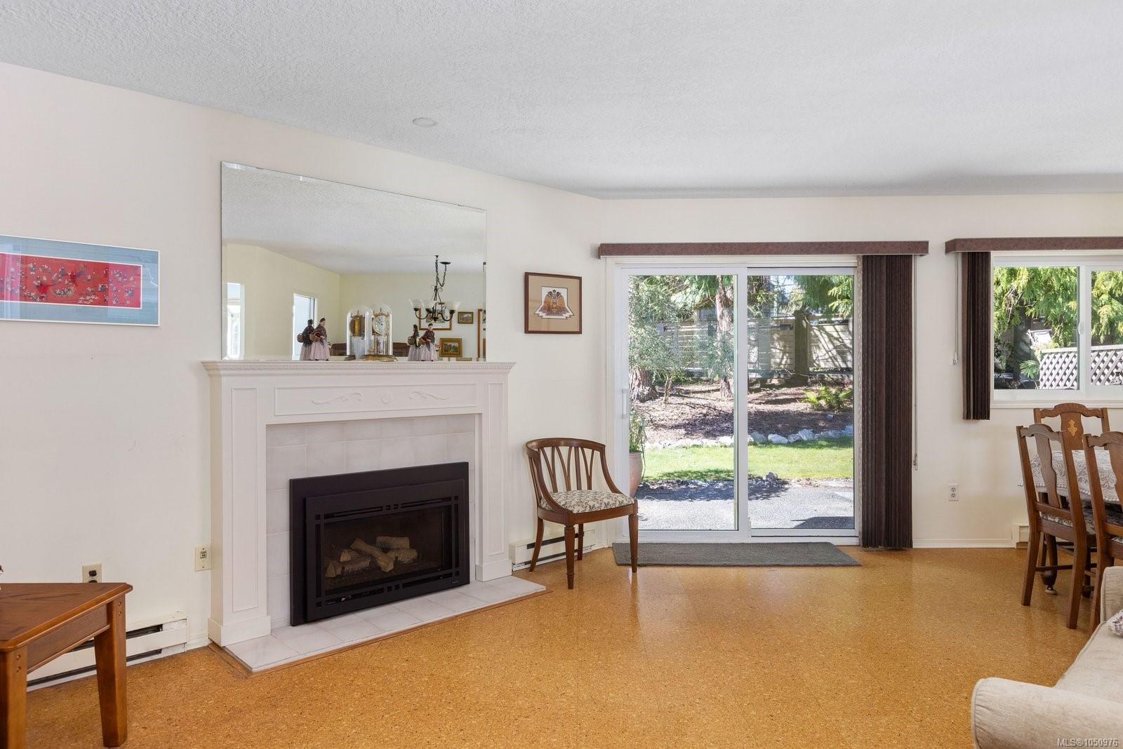21-5156 Cordova Bay Rd photo 7