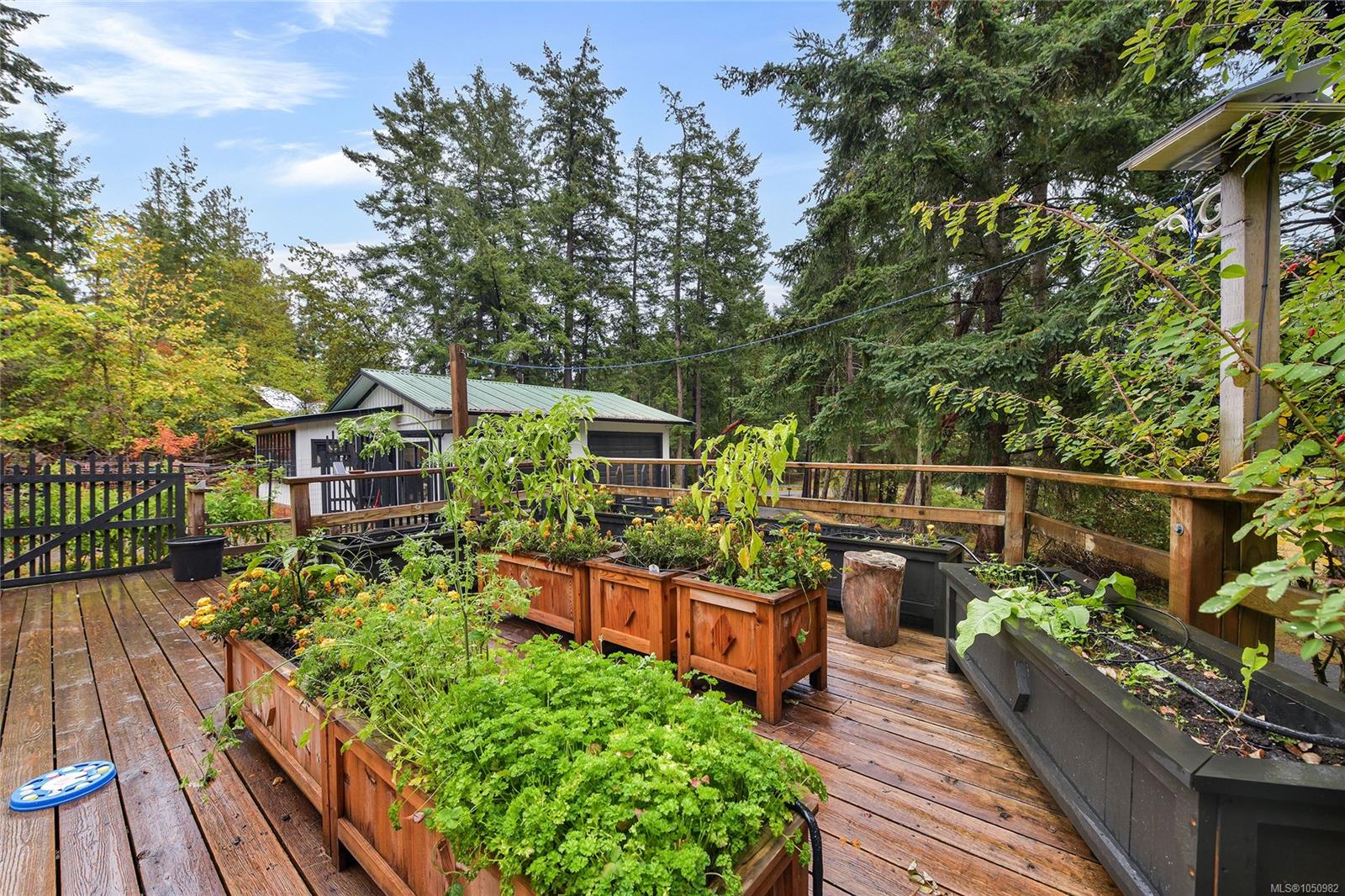 505 Bayview Dr — listing photo 8 of 47