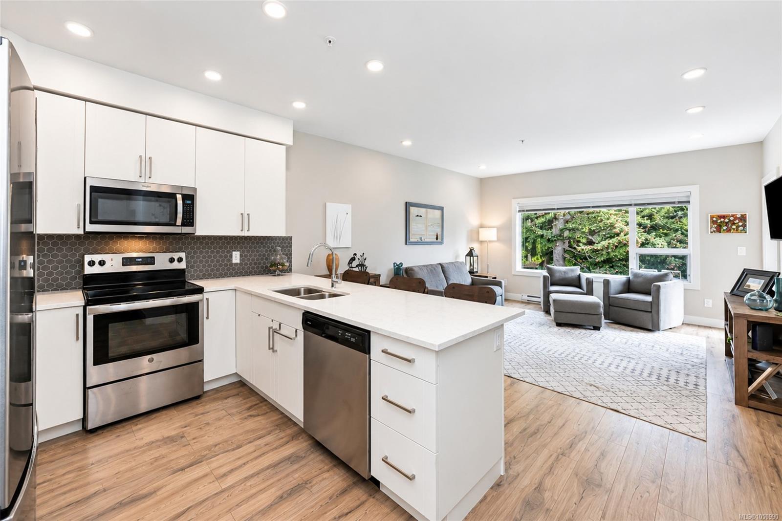 408-280 Island Hwy — listing photo 4 of 34