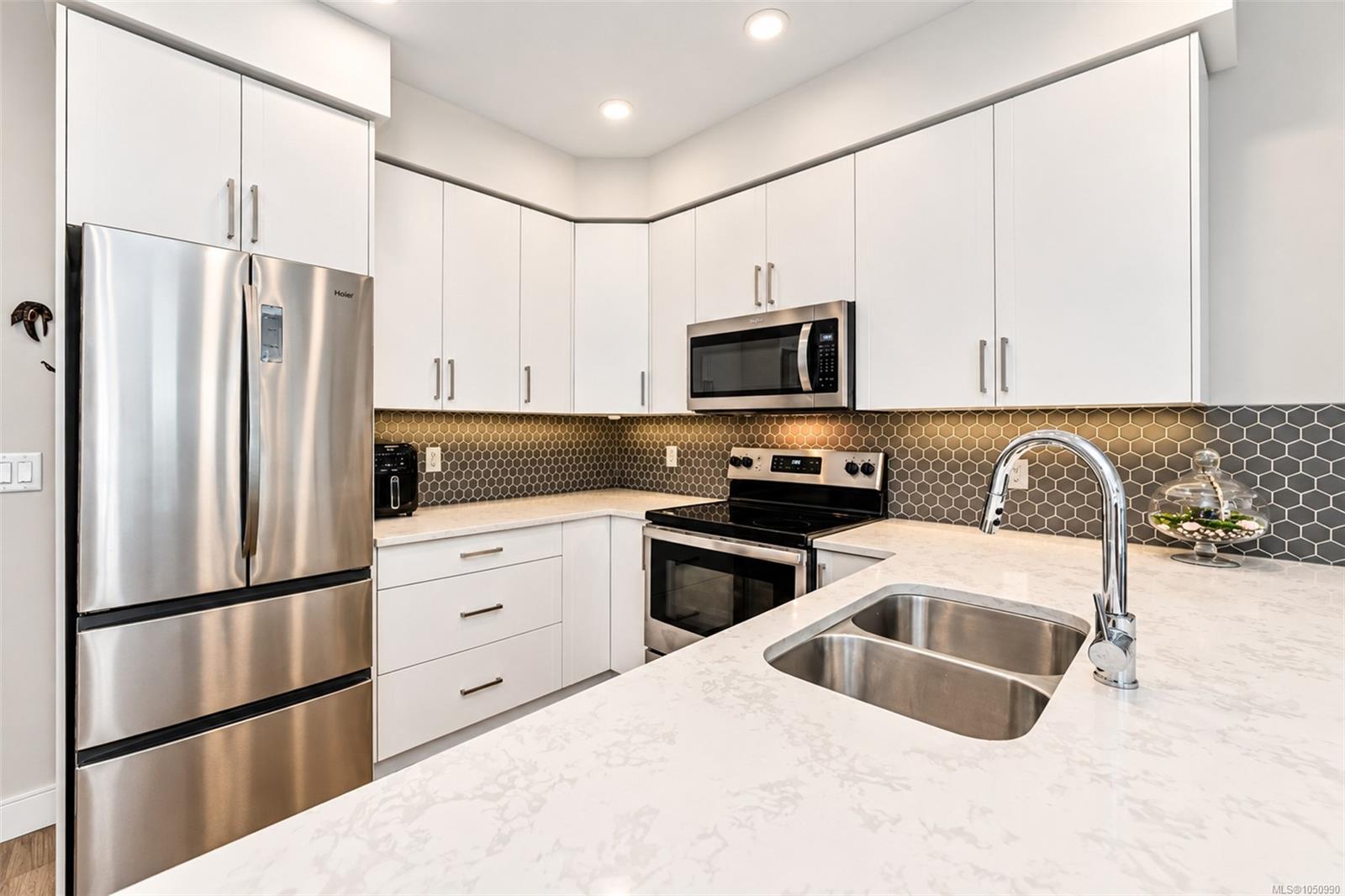 408-280 Island Hwy — listing photo 5 of 34