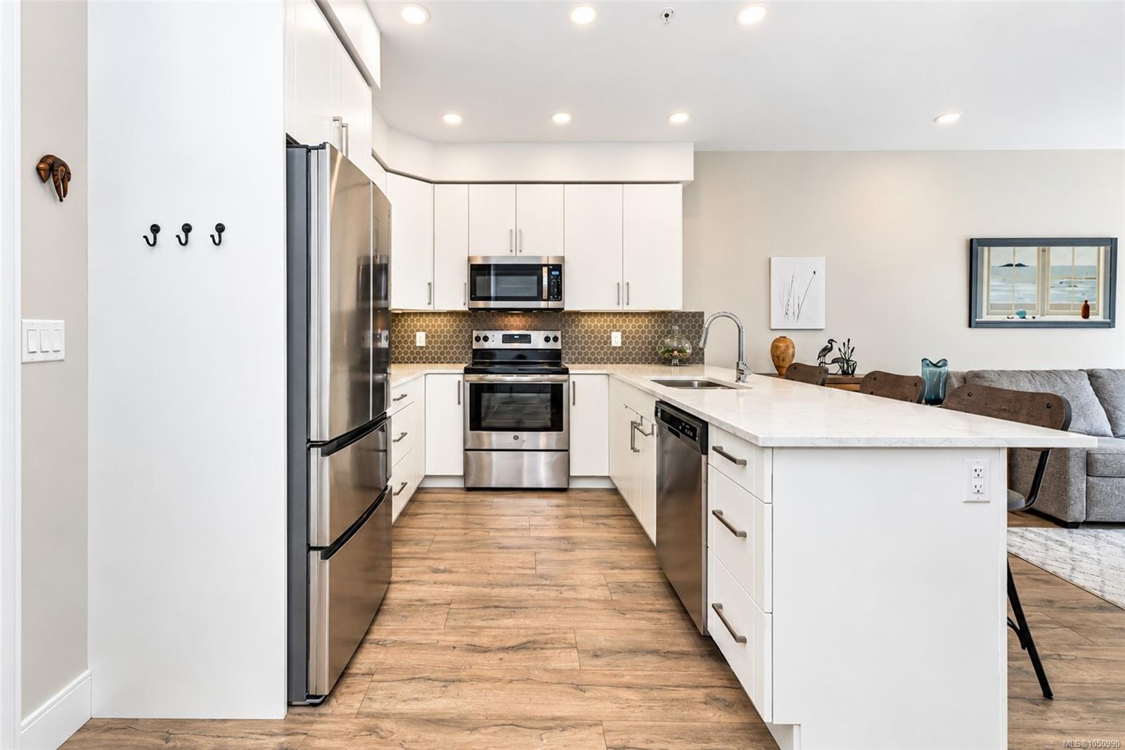408-280 Island Hwy — listing photo 7 of 34