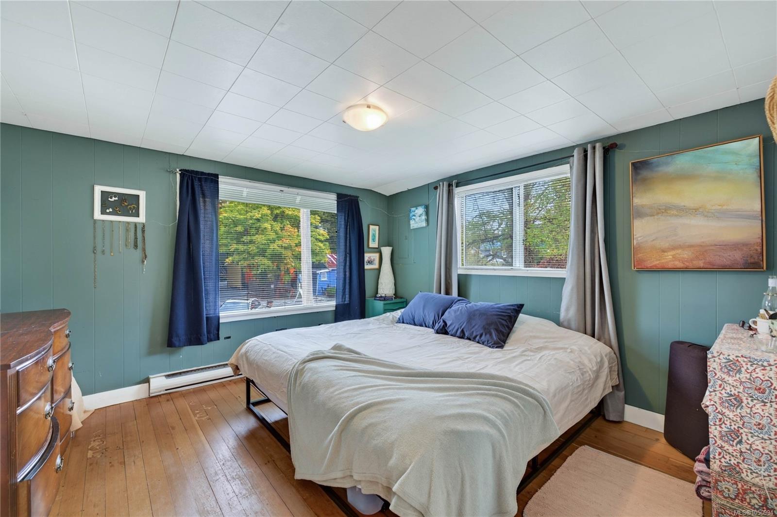 129 Hereford Ave — listing photo 14 of 44