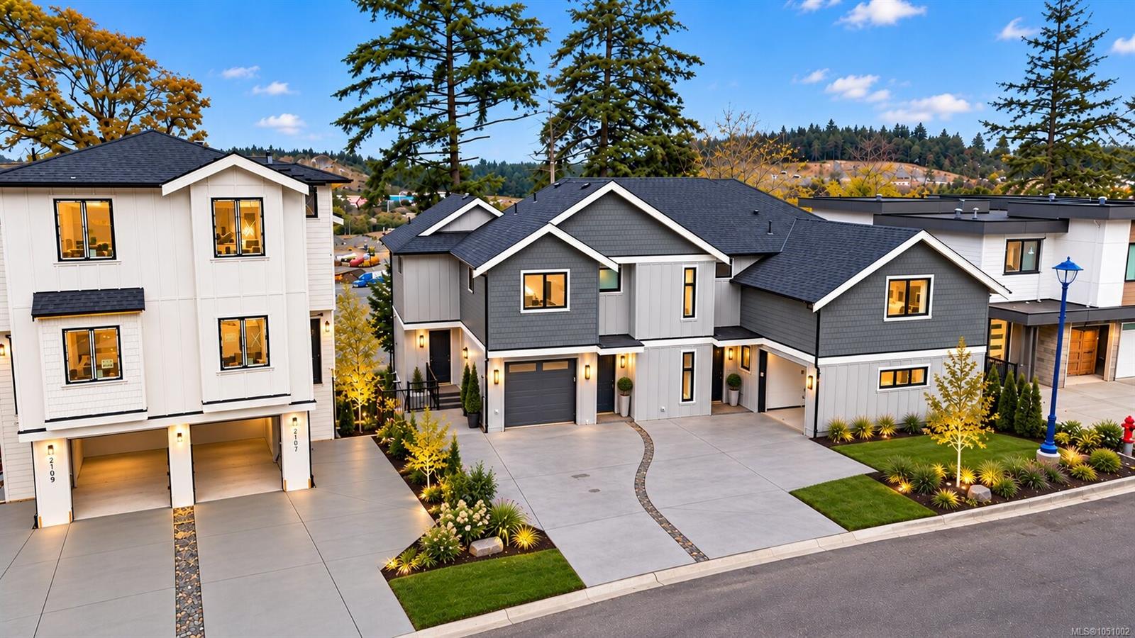 2111 Kingbird Dr — listing photo 2 of 52